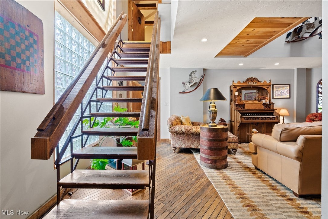 Cleveland, Ohio, 44113, United States, 3 Bedrooms Bedrooms, ,4 BathroomsBathrooms,Residential,For Sale,1984065