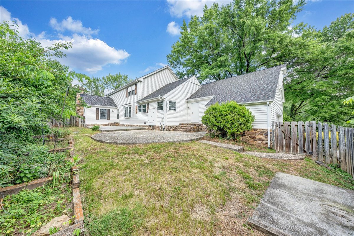 Roanoke, Virginia, 24015, United States, 5 Bedrooms Bedrooms, ,3 BathroomsBathrooms,Residential,For Sale,2043623
