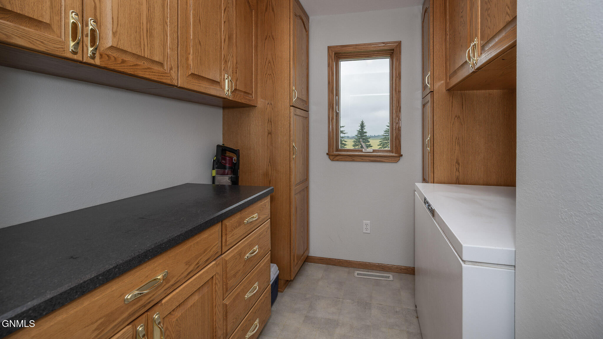 Center, North Dakota, 58530, United States, 4 Bedrooms Bedrooms, ,3 BathroomsBathrooms,Residential,For Sale,1982798