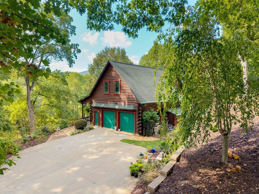 Hiawassee, Georgia, 30546, United States, 4 Bedrooms Bedrooms, ,4 BathroomsBathrooms,Residential,For Sale,1975098