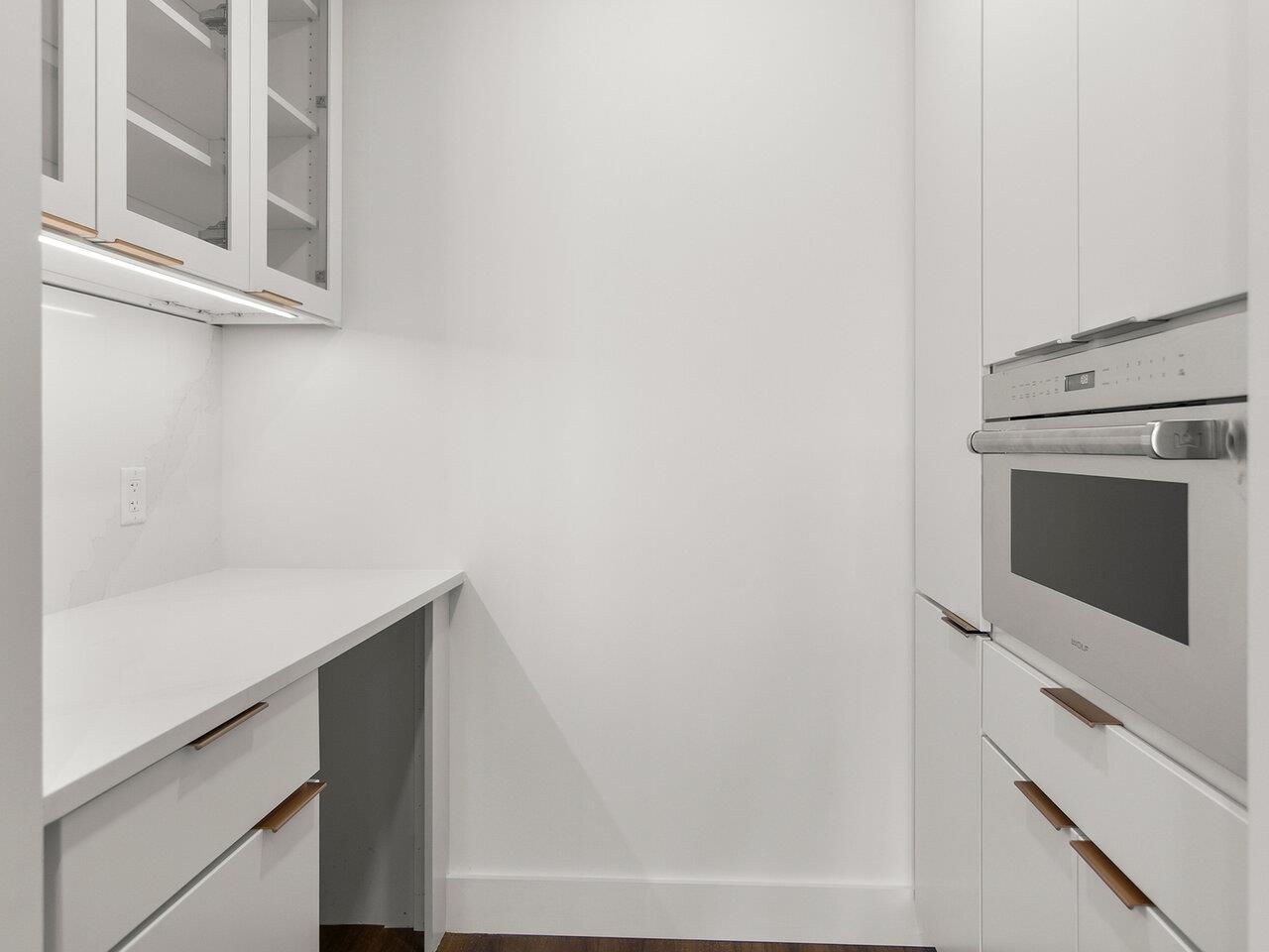Burlington, Vermont, 05401, United States, 2 Bedrooms Bedrooms, ,1 BathroomBathrooms,Residential,For Sale,1777714
