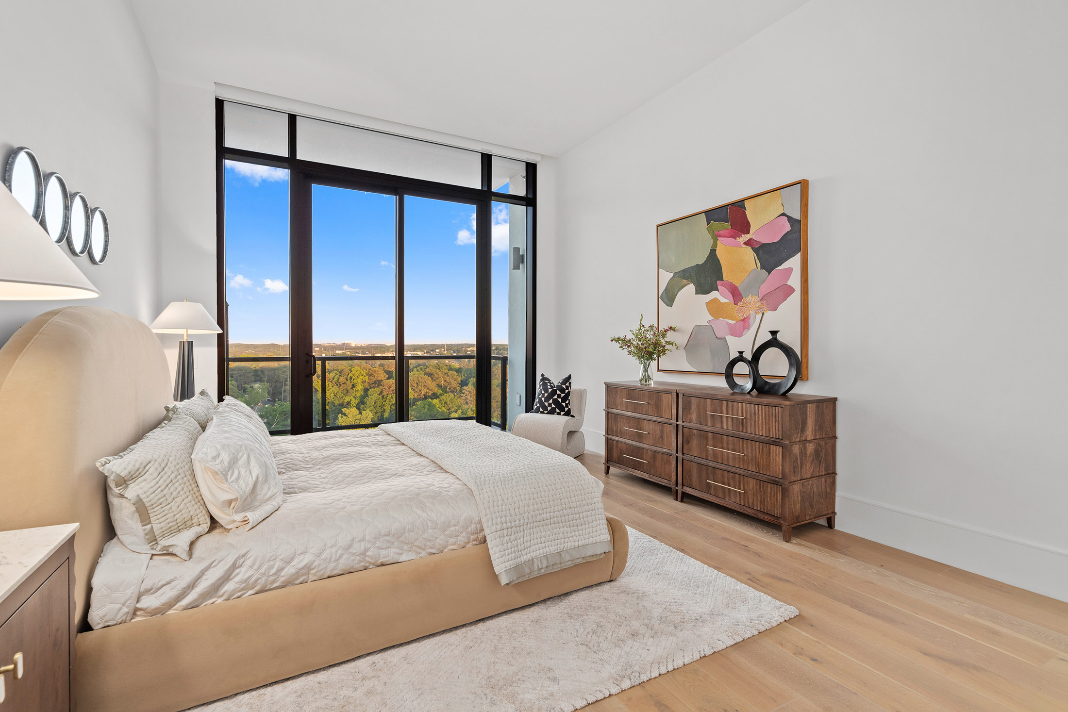  Stunning 17th Floor Corner Unit with Architectural Upgrades - 物件實景