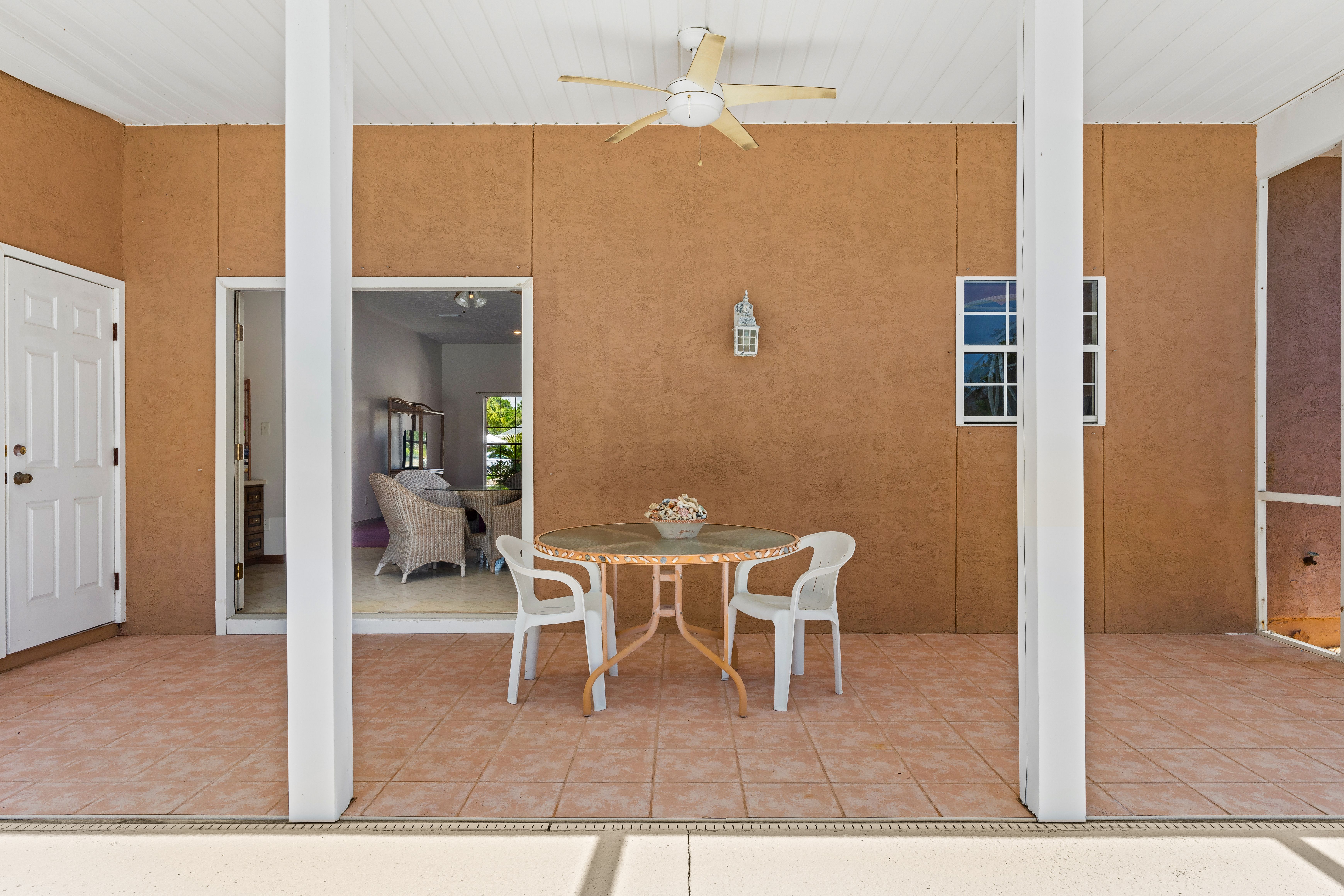  Corner Lot Home with Screened Pool Near Beach - 物件實景