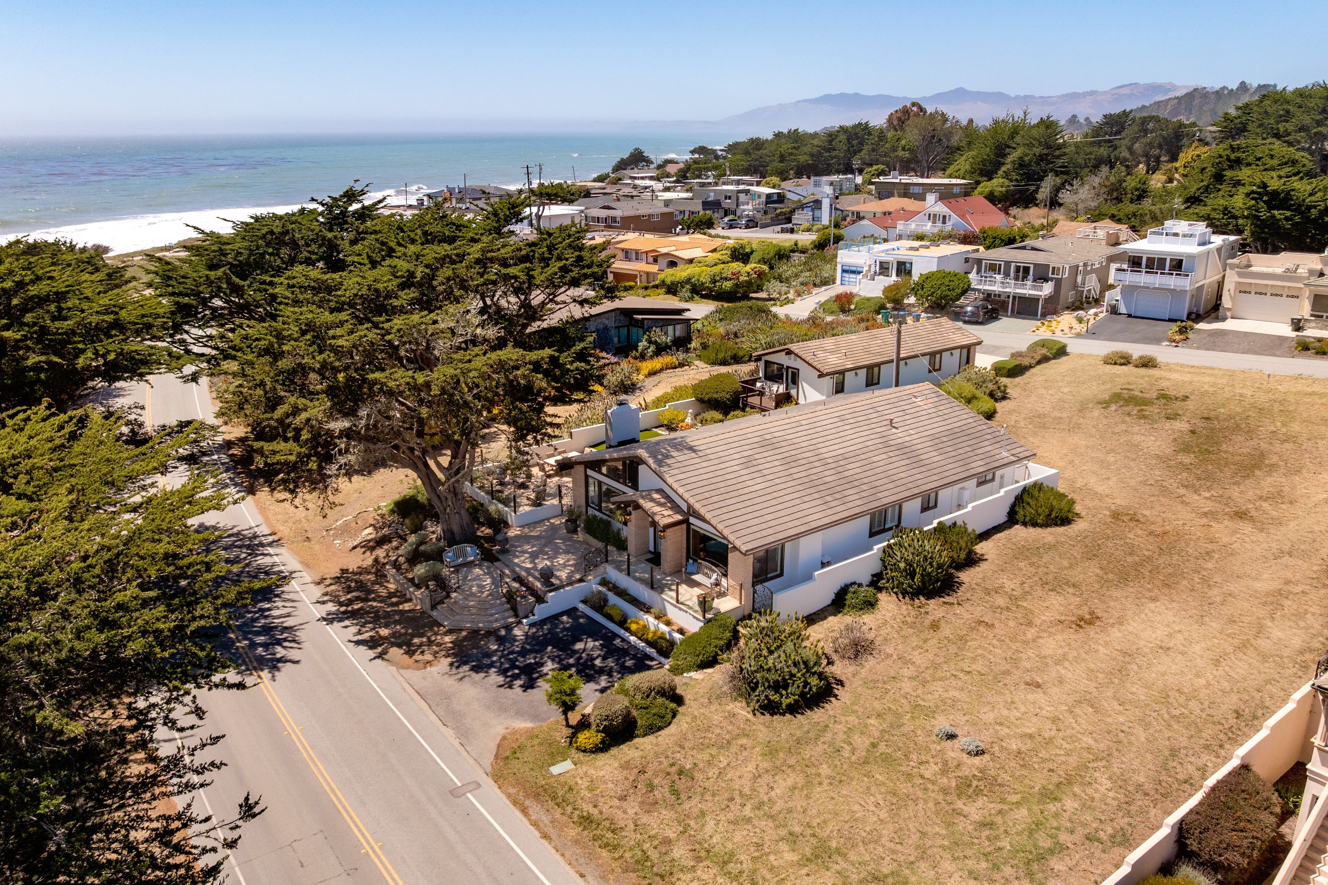  Rare Single-Level Oceanfront Retreat on World-Famous Moonstone Beach - 物件實景