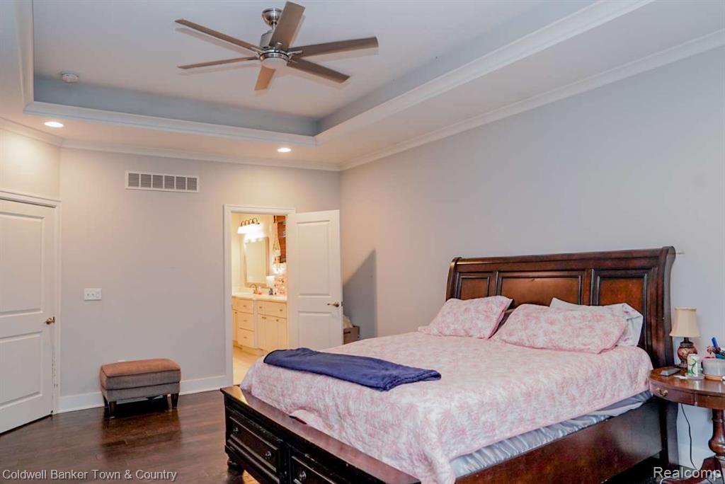 Brighton, Michigan, 48114, United States, 4 Bedrooms Bedrooms, ,5 BathroomsBathrooms,Residential,For Sale,1837893