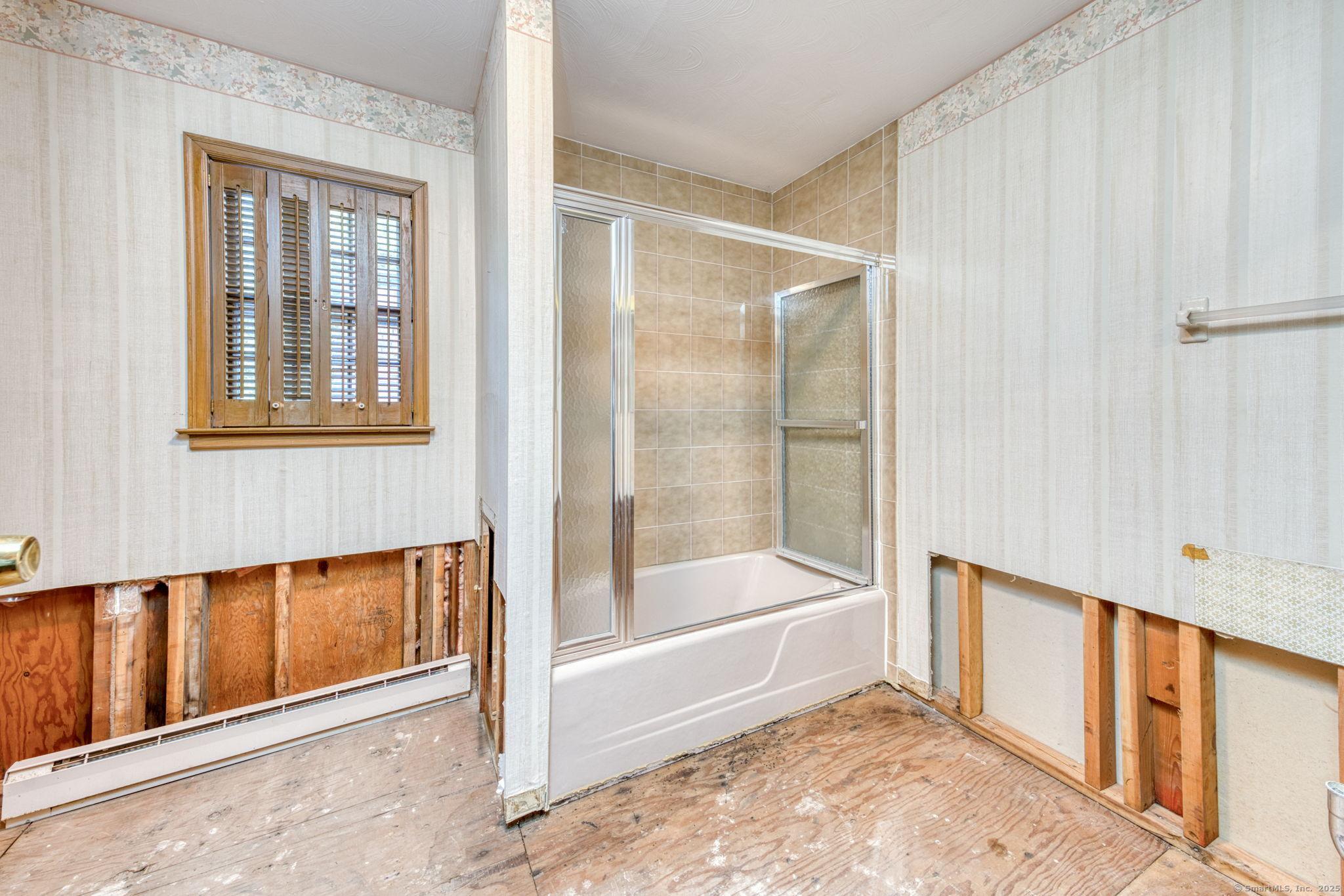 Wethersfield, Connecticut, 06109, United States, 4 Bedrooms Bedrooms, ,3 BathroomsBathrooms,Residential,For Sale,1935230