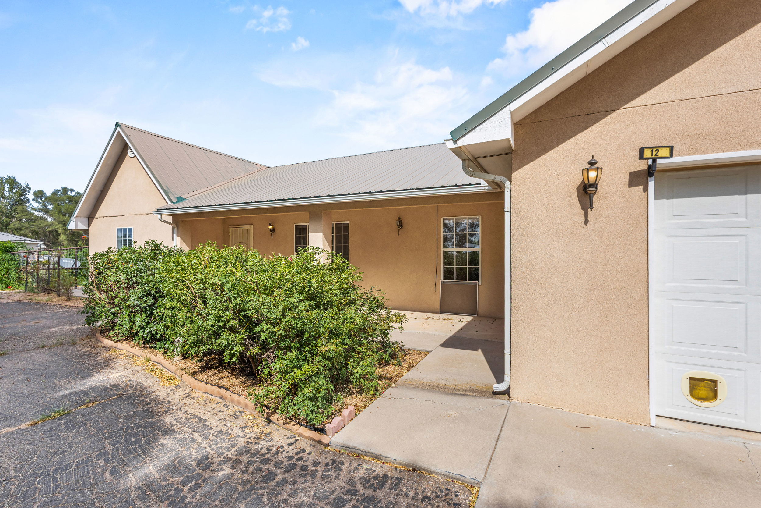 Belen, New Mexico, 87002, United States, 3 Bedrooms Bedrooms, ,2 BathroomsBathrooms,Residential,For Sale,1914205