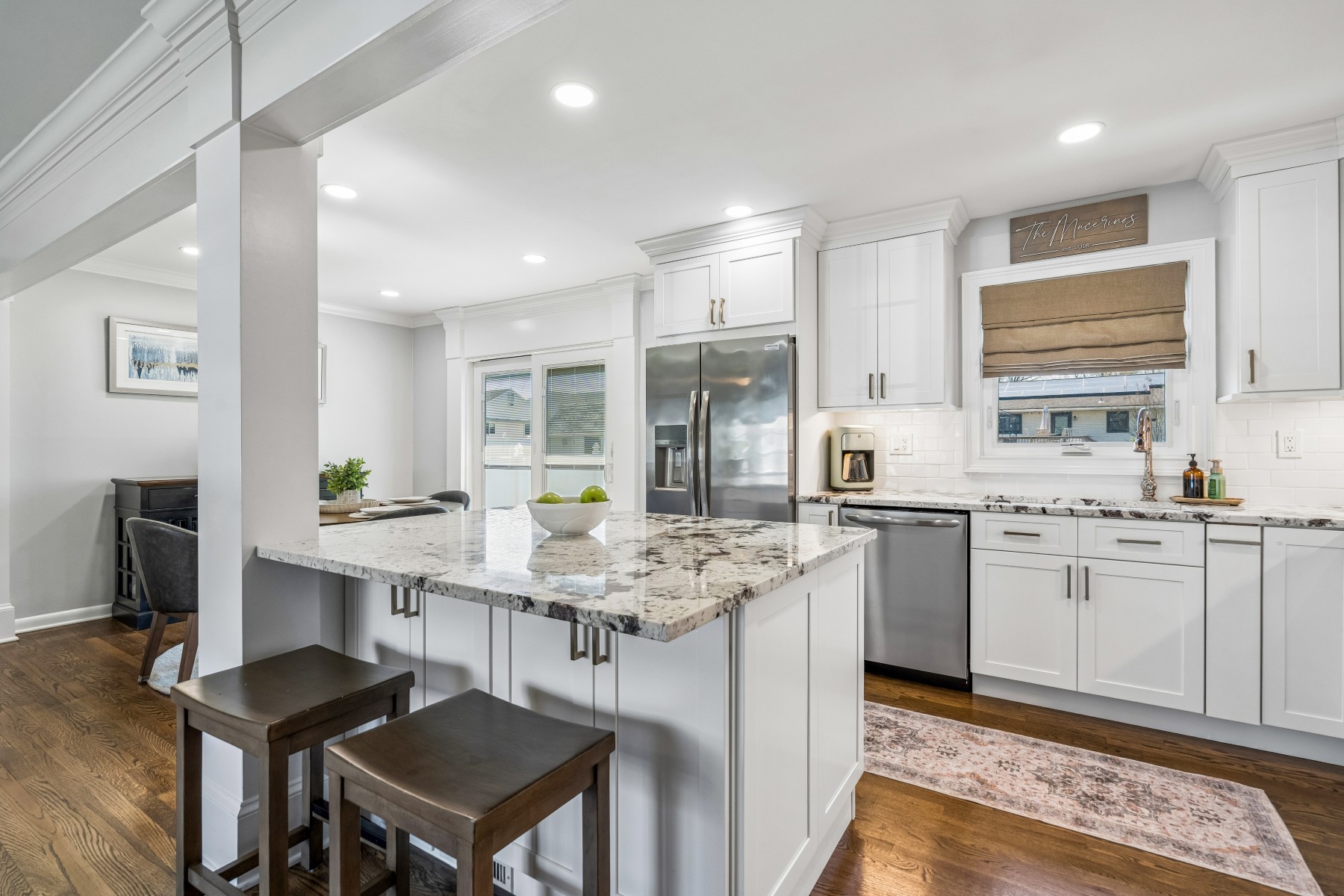  Immaculate and Updated Split Level Residence - 物件實景