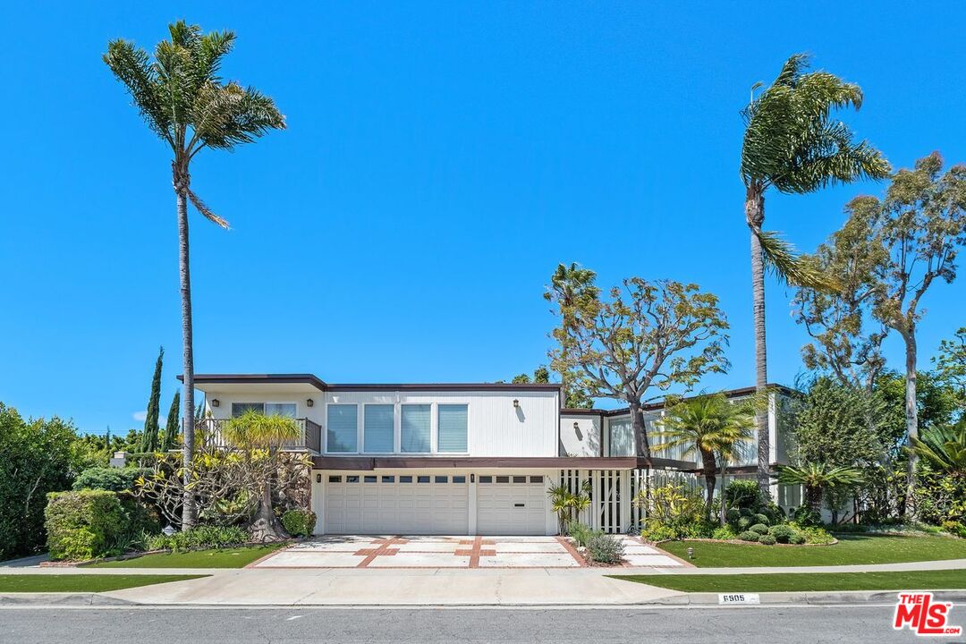 Los Angeles, California, 90056, United States, 5 Bedrooms Bedrooms, ,5 BathroomsBathrooms,Residential,For Sale,1918507