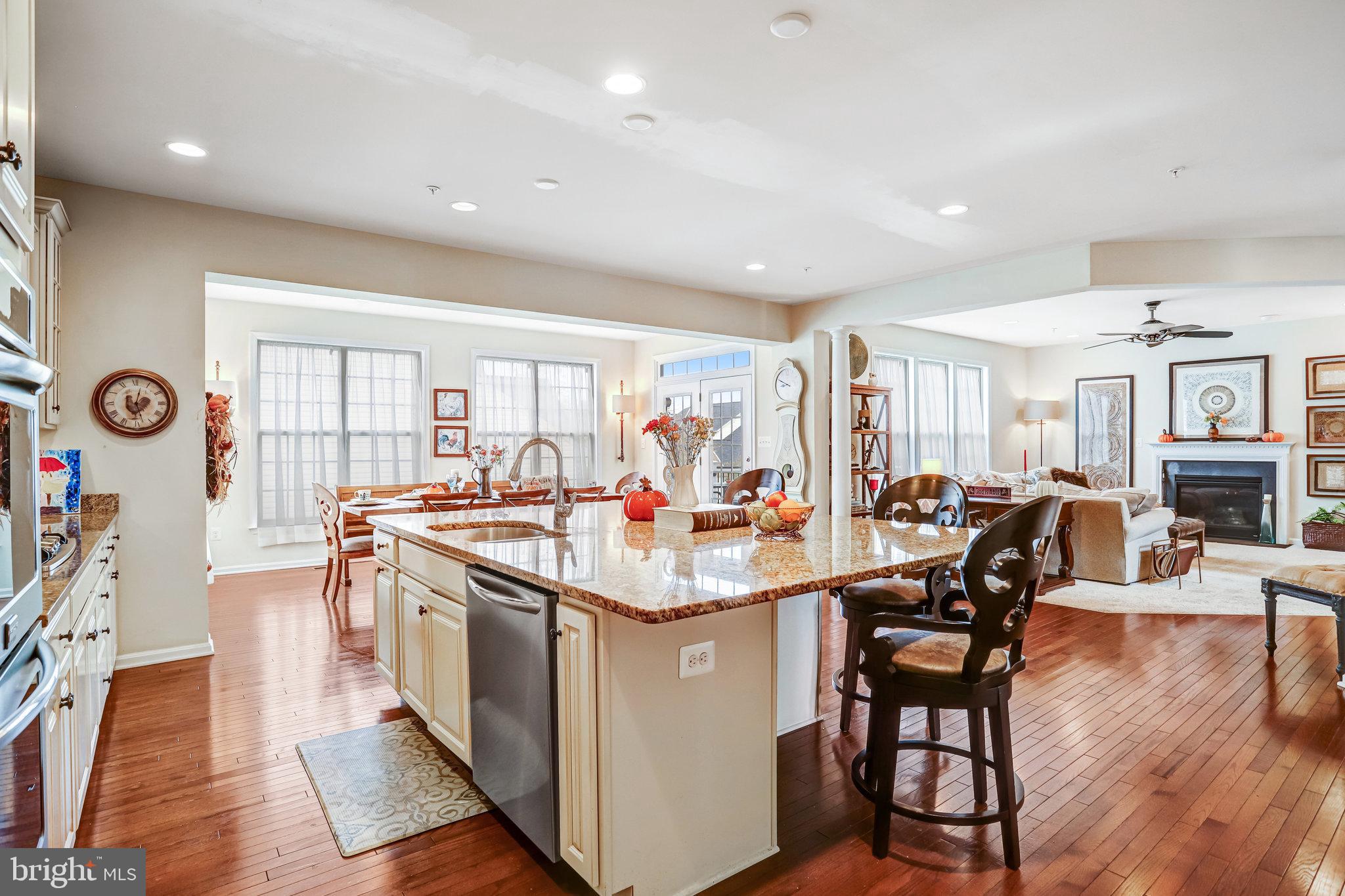 Lanham, Maryland, 20706, United States, 6 Bedrooms Bedrooms, ,5 BathroomsBathrooms,Residential,For Sale,2002849