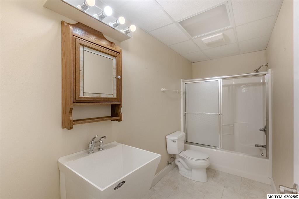 Mason City, Iowa, 50401, United States, 5 Bedrooms Bedrooms, ,4 BathroomsBathrooms,Residential,For Sale,1973709