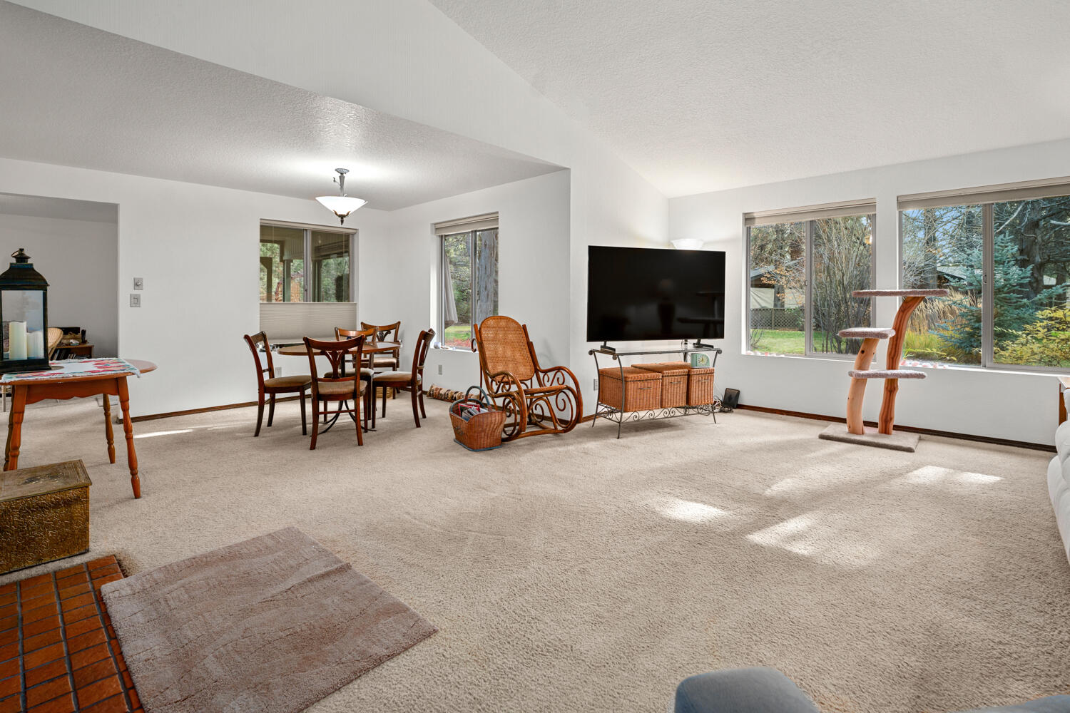 Bend, Oregon, 97702, United States, 2 Bedrooms Bedrooms, ,2 BathroomsBathrooms,Residential,For Sale,1991930