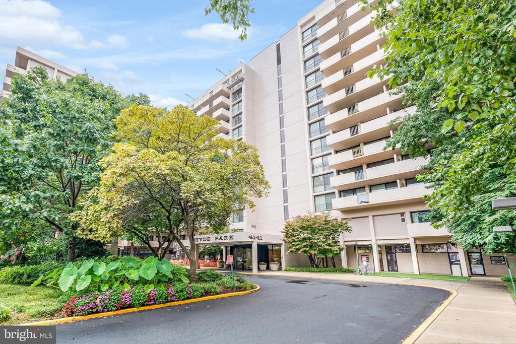 Arlington, Virginia, 22203, United States, 2 Bedrooms Bedrooms, ,2 BathroomsBathrooms,Residential,For Sale,1923061