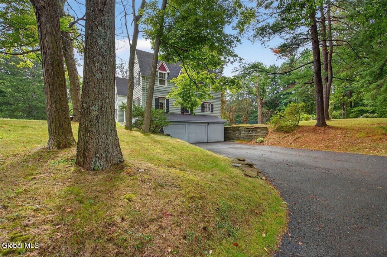 Schenectady, New York, 12309, United States, 5 Bedrooms Bedrooms, ,4 BathroomsBathrooms,Residential,For Sale,1938536