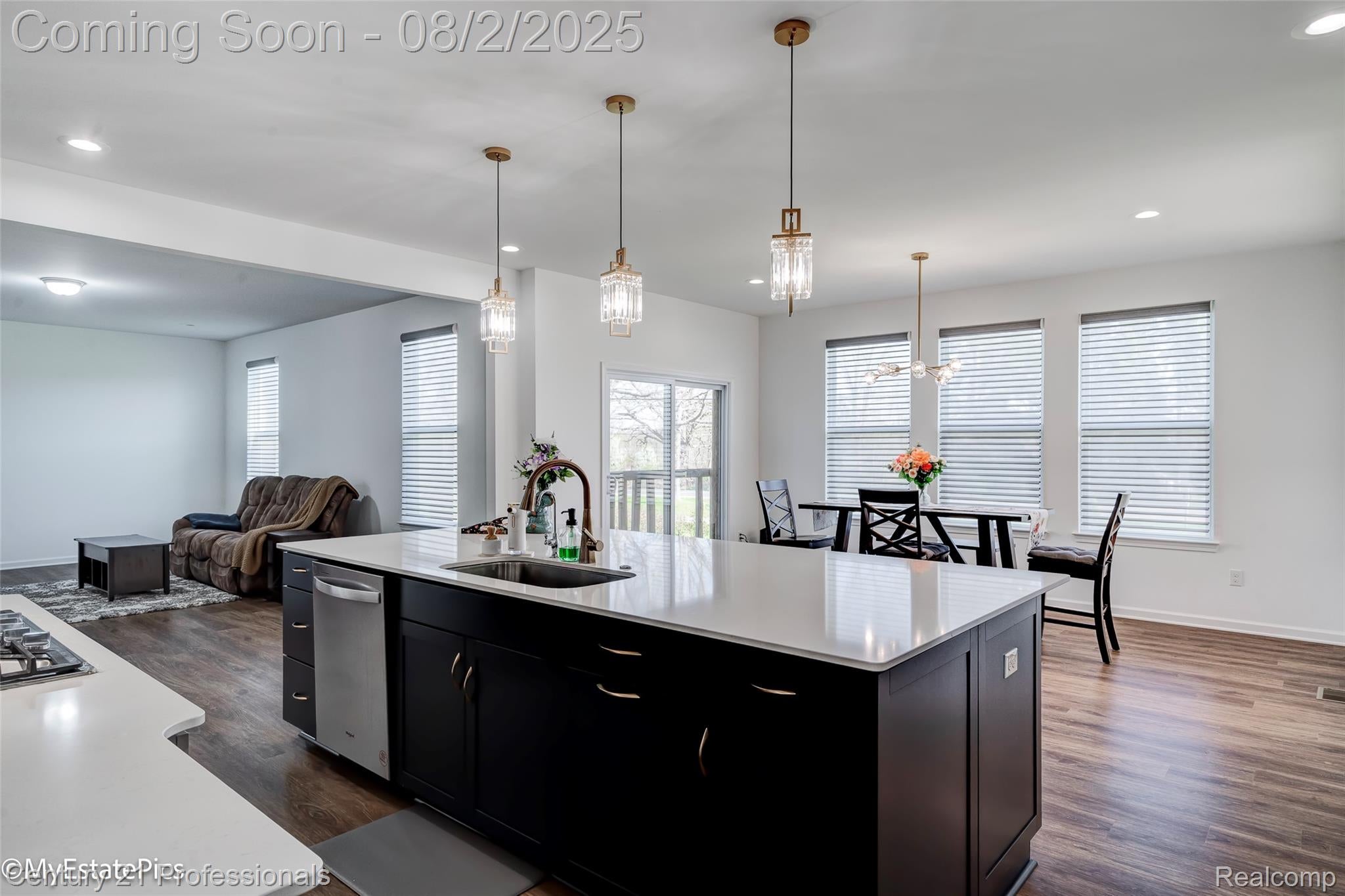 SouthLyon, Michigan, 48178, United States, 4 Bedrooms Bedrooms, ,3 BathroomsBathrooms,Residential,For Sale,1904843