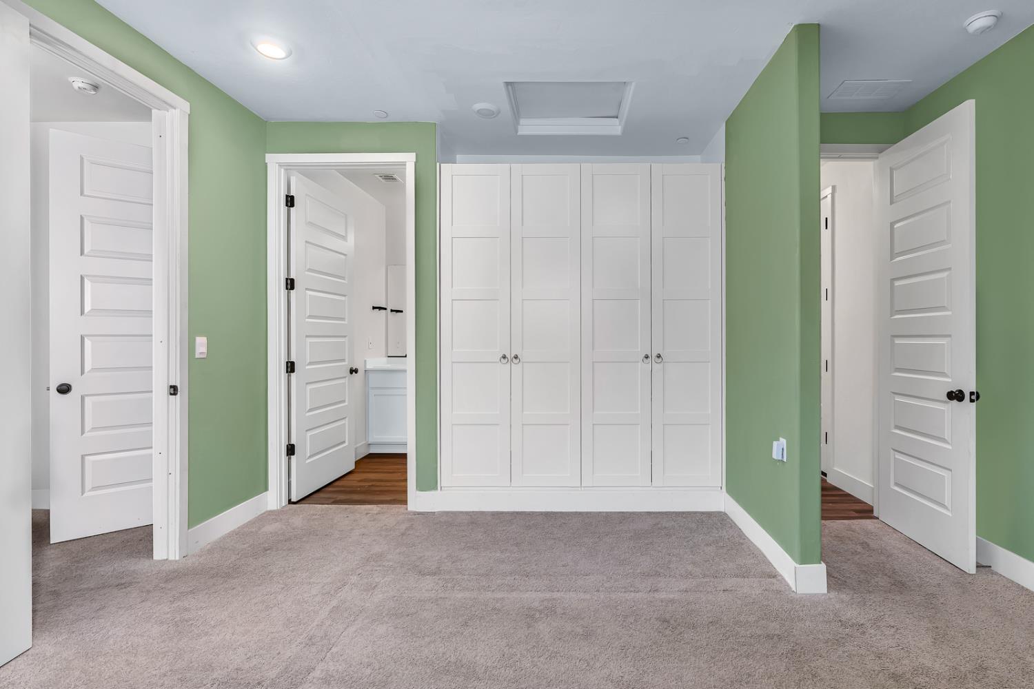 Los Banos, California, 93635, United States, 4 Bedrooms Bedrooms, ,2 BathroomsBathrooms,Residential,For Sale,2005631