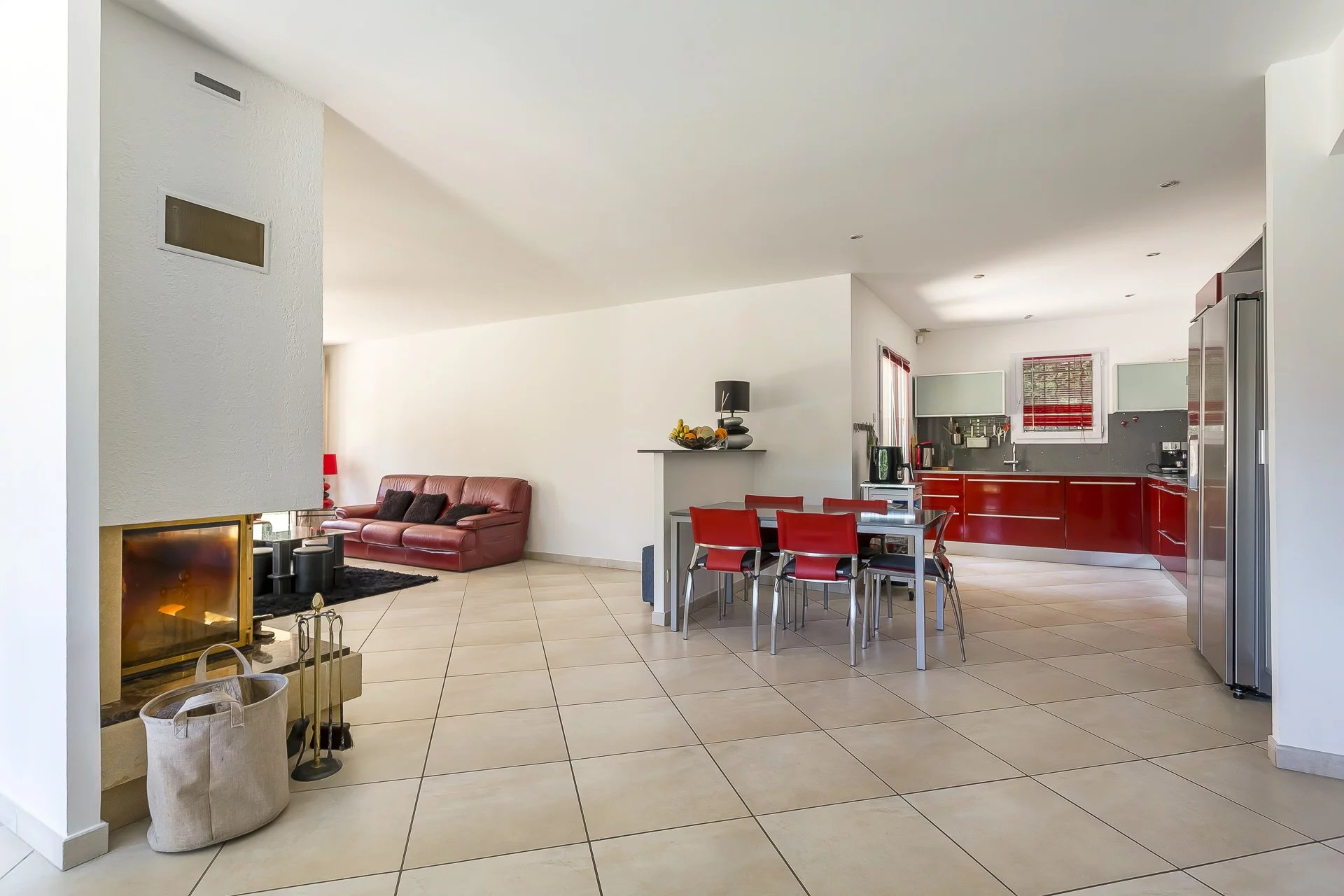 Francheville, Auvergne-Rhône-Alpes, 69340, FR, 6 Bedrooms Bedrooms, ,Residential,For Sale,1942324