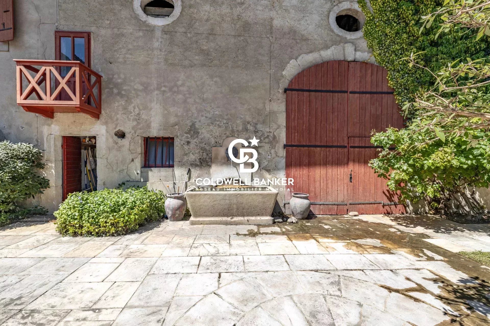 Reignier-Ésery, Auvergne-Rhône-Alpes, 74930, FR, 10 Bedrooms Bedrooms, ,6 BathroomsBathrooms,Residential,For Sale,1994611