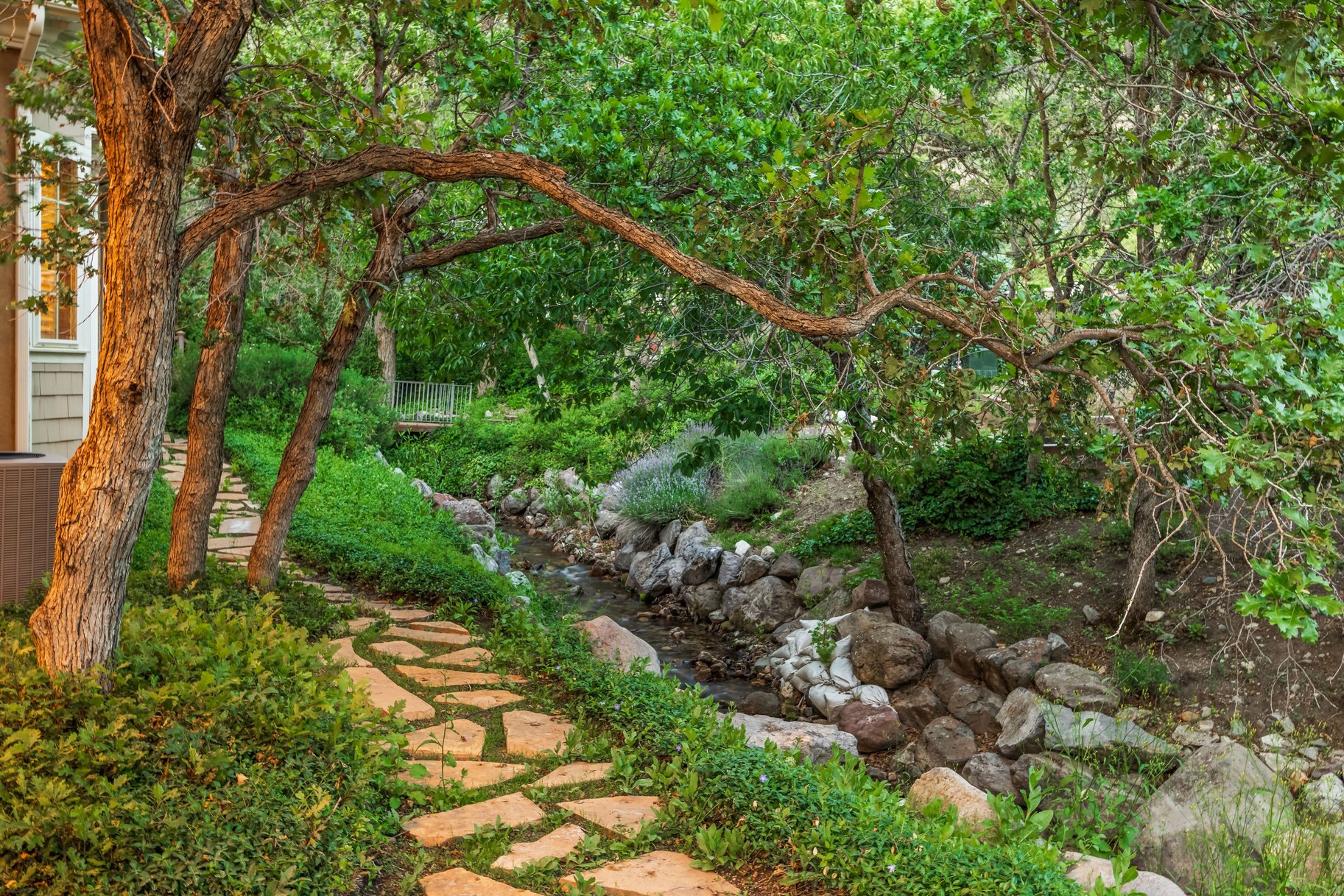  Private Gated Cottonwood Heights Retreat With Seasonal Stream & Mountain views - 物件實景