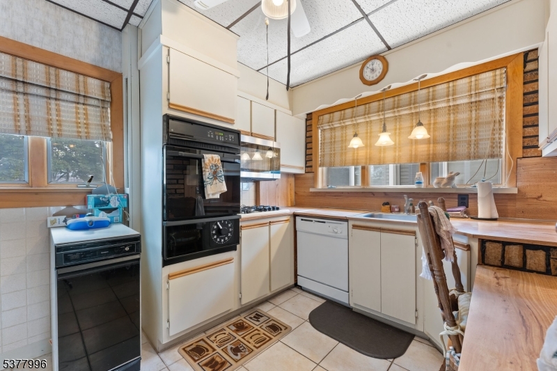 Garwood Boro, New Jersey, 07027, United States, 4 Bedrooms Bedrooms, ,2 BathroomsBathrooms,Residential,For Sale,1918141