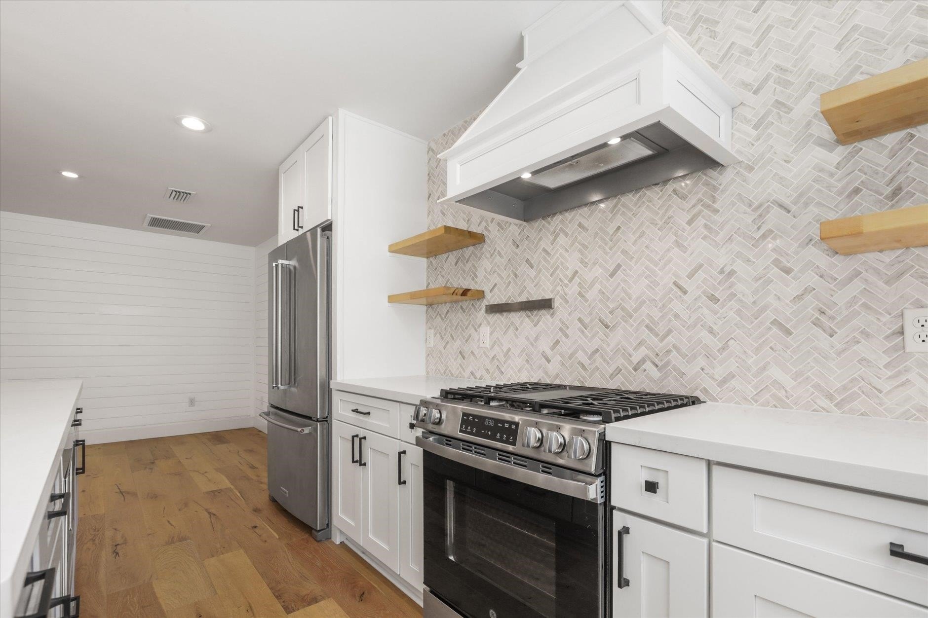 Tallahassee, Florida, 32308-0927, United States, 4 Bedrooms Bedrooms, ,3 BathroomsBathrooms,Residential,For Sale,1981532