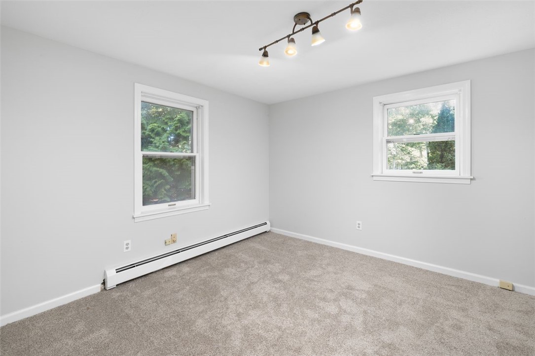 South Kingstown, Rhode Island, 02879, United States, 3 Bedrooms Bedrooms, ,2 BathroomsBathrooms,Residential,For Sale,1987683