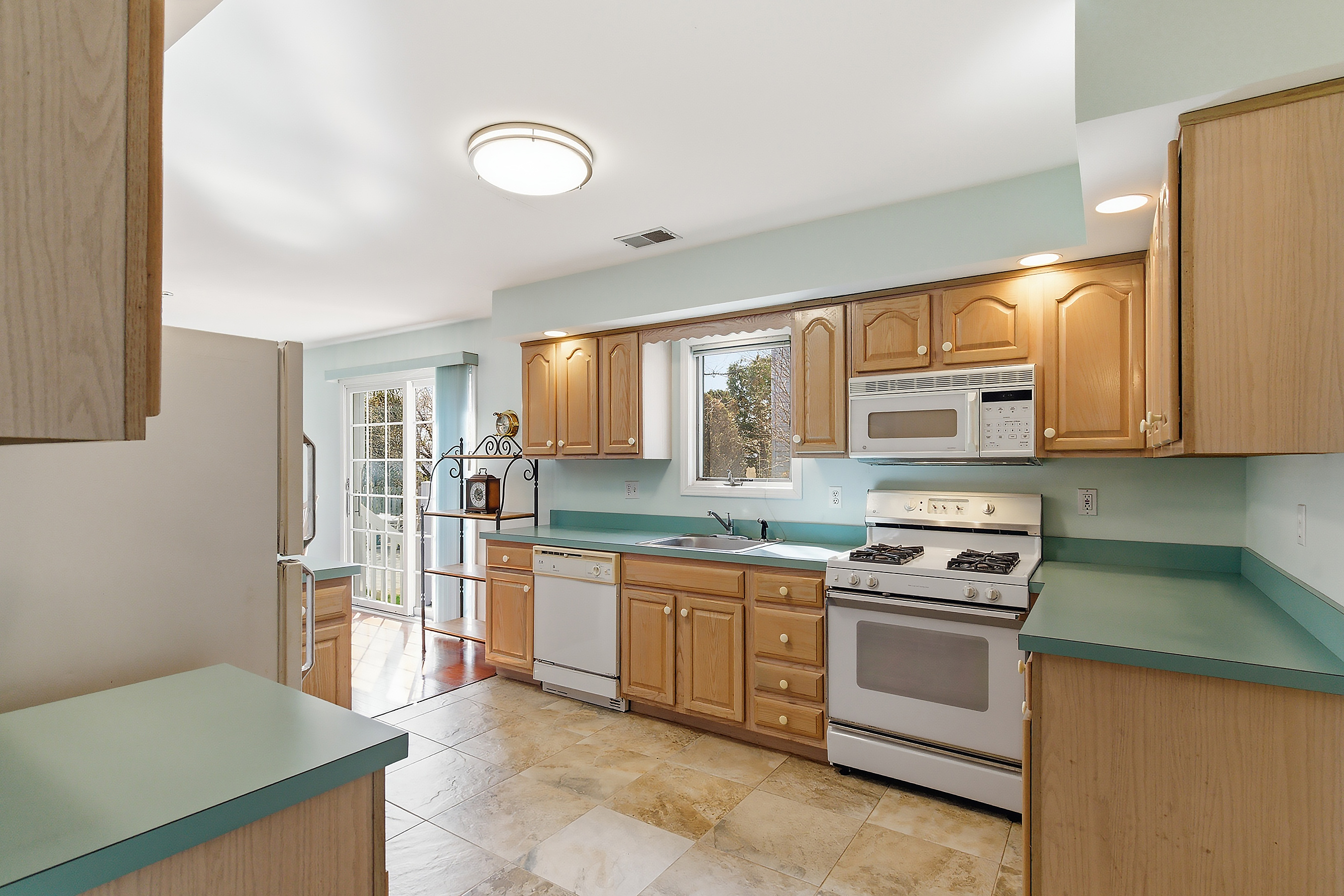  Spacious Shore Colonial in Bay Head Pointe - 物件實景