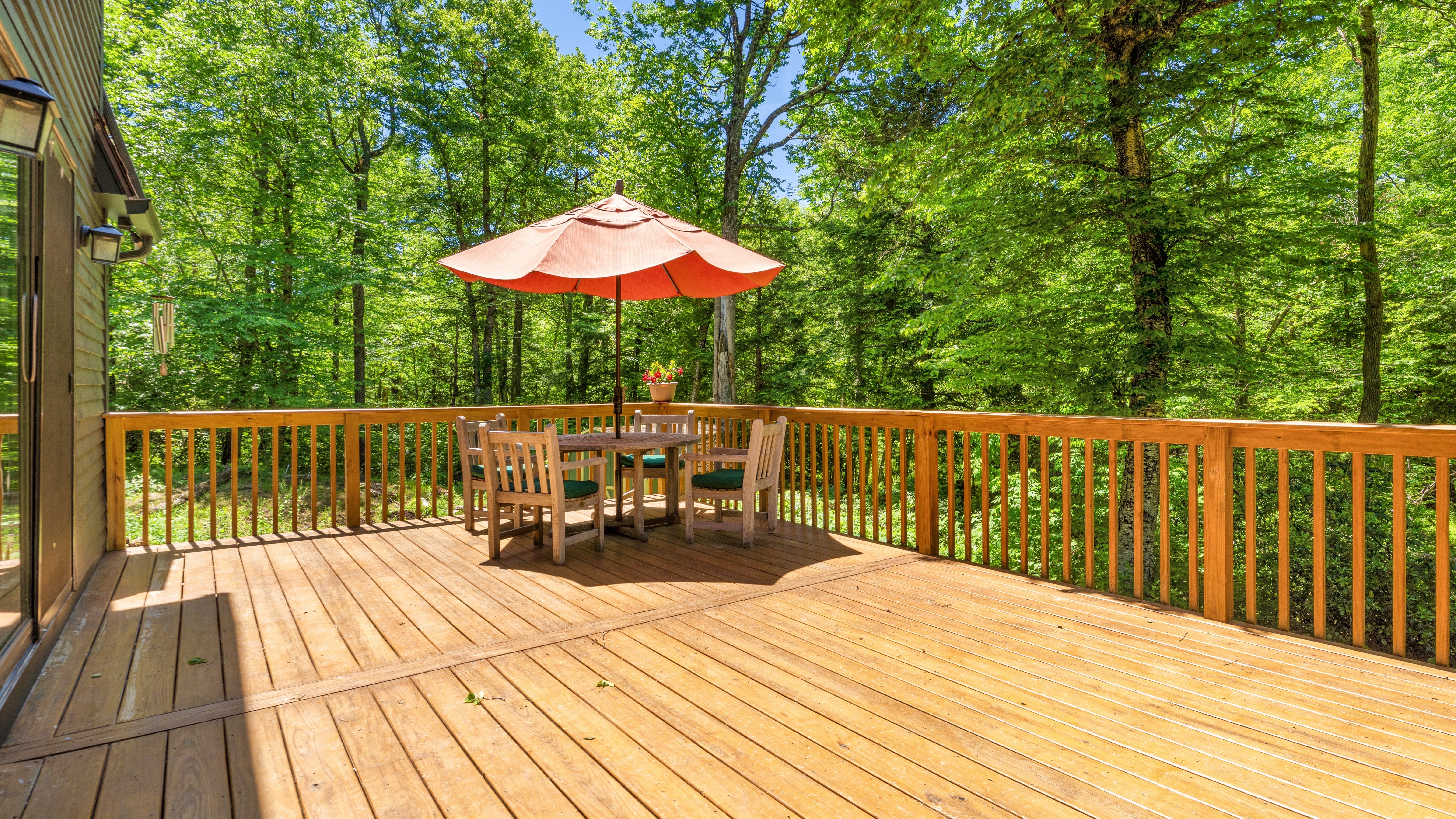  Wooded Privacy in Beautiful Lake Community - 物件實景