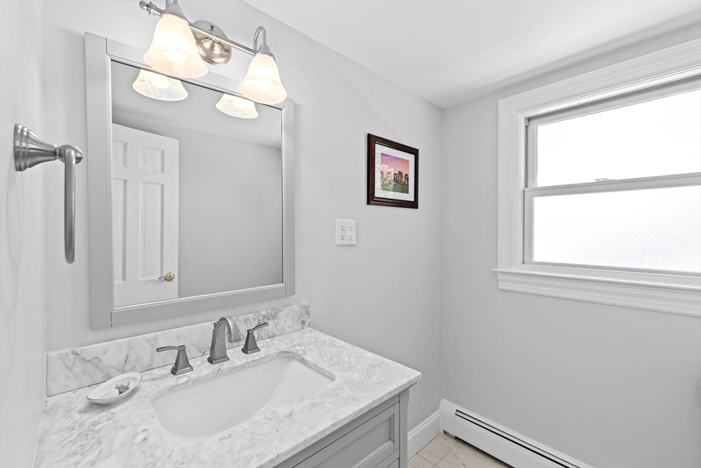 Duxbury, Massachusetts, 02332, United States, 5 Bedrooms Bedrooms, ,4 BathroomsBathrooms,Residential,For Sale,1876527