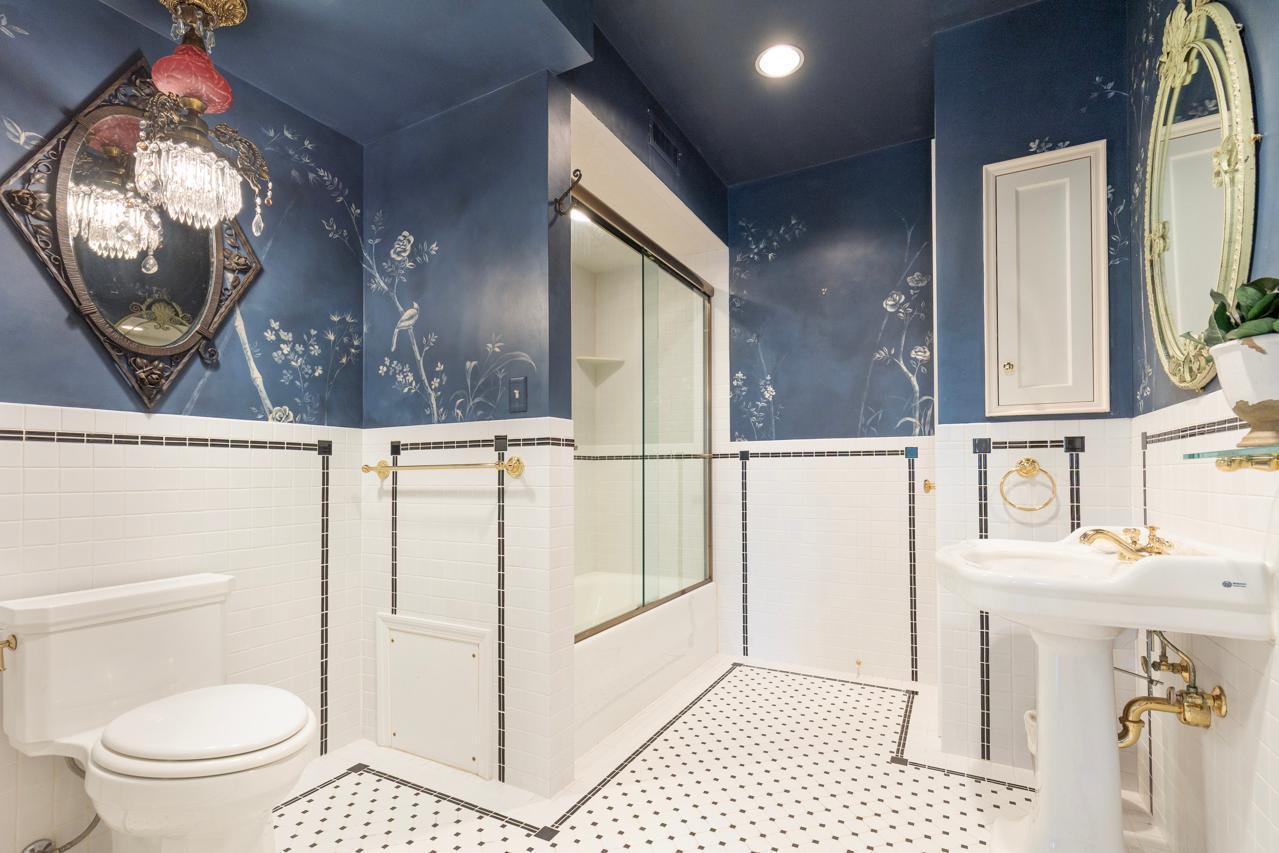 Minneapolis, Minnesota, 55405, United States, 4 Bedrooms Bedrooms, ,4 BathroomsBathrooms,Residential,For Sale,1821266