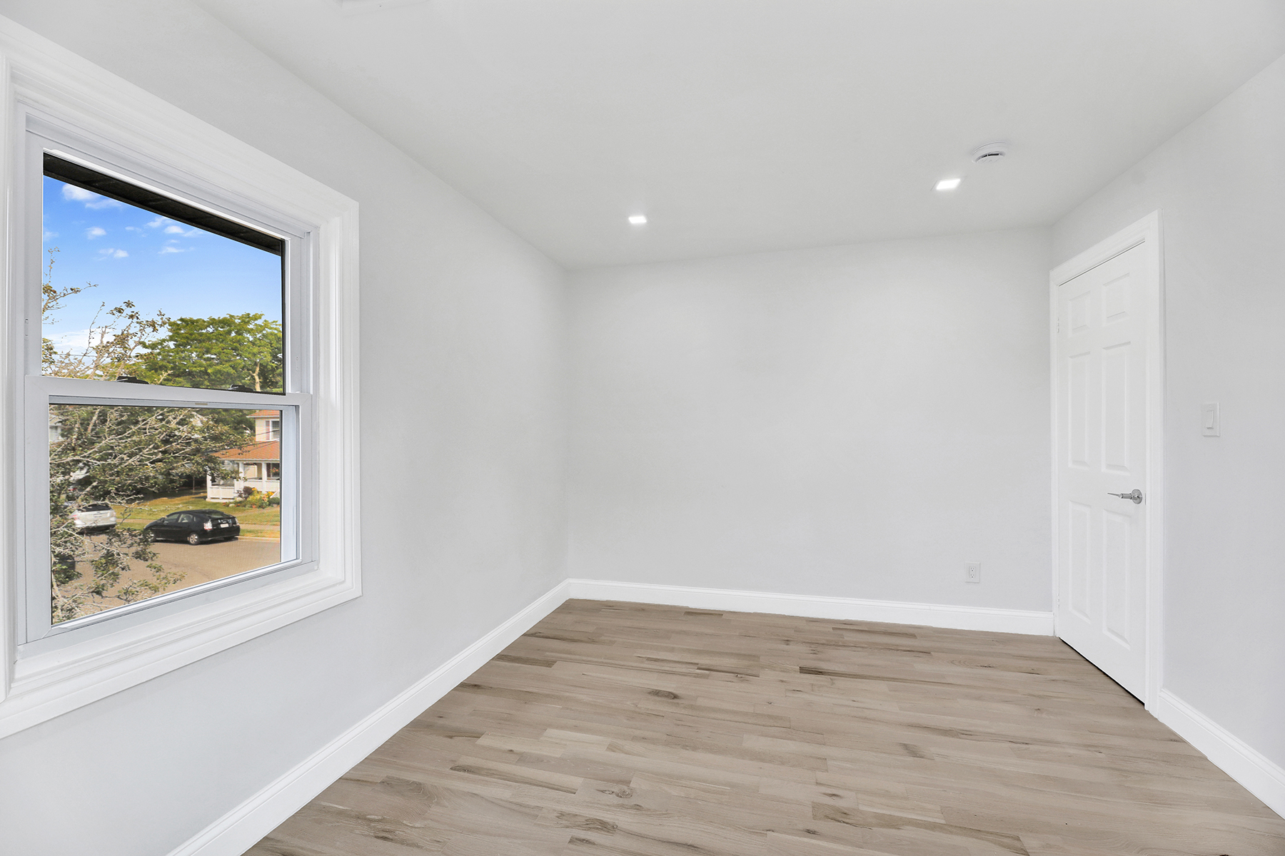 Oceanside, New York, 11572, United States, 5 Bedrooms Bedrooms, ,3 BathroomsBathrooms,Residential,For Sale,1914667