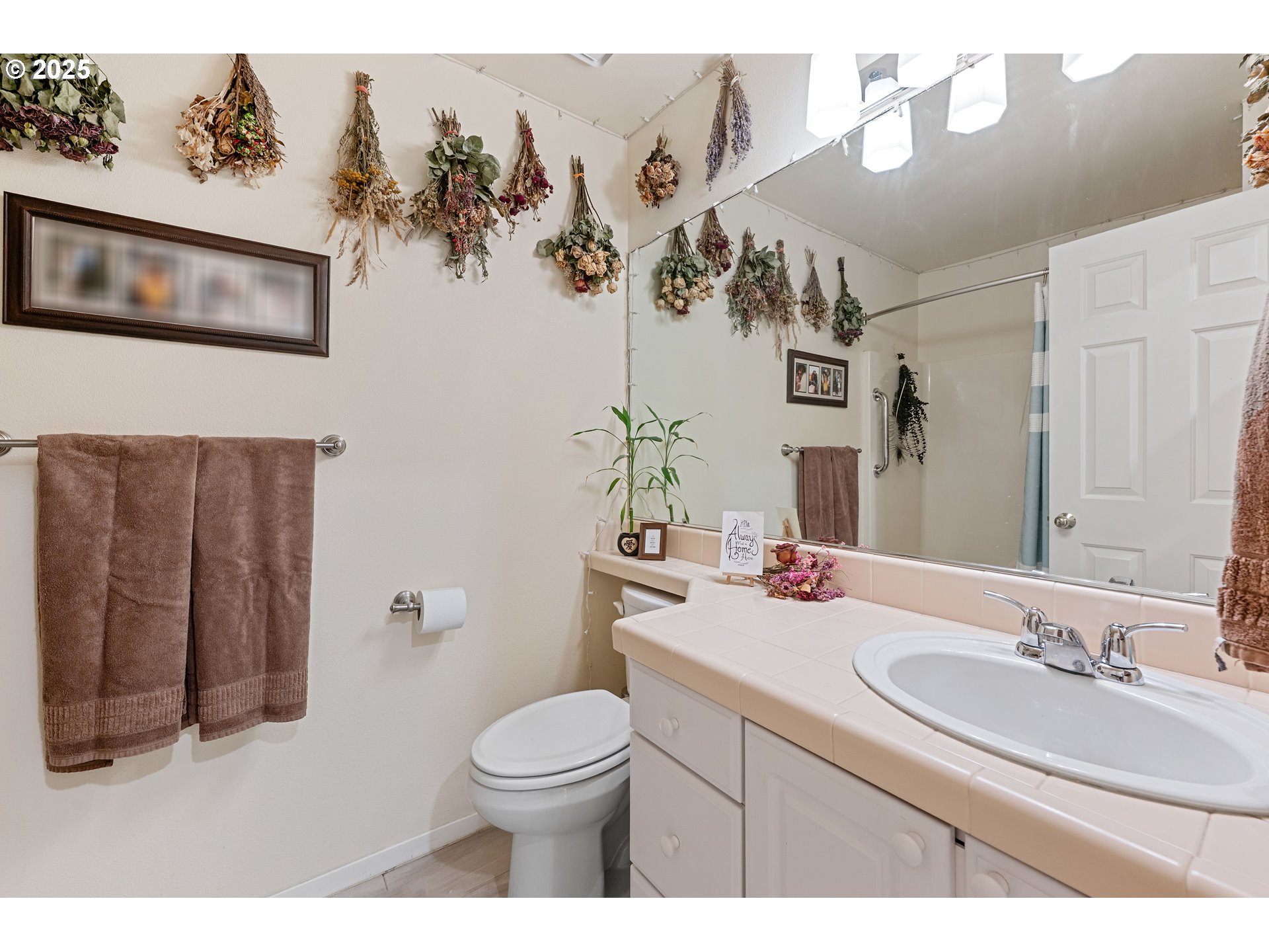 Portland, Oregon, 97229, United States, 2 Bedrooms Bedrooms, ,2 BathroomsBathrooms,Residential,For Sale,1925934