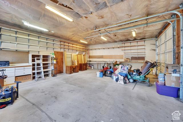 Bountiful, Utah, 84010, United States, 6 Bedrooms Bedrooms, ,2 BathroomsBathrooms,Residential,For Sale,1979847