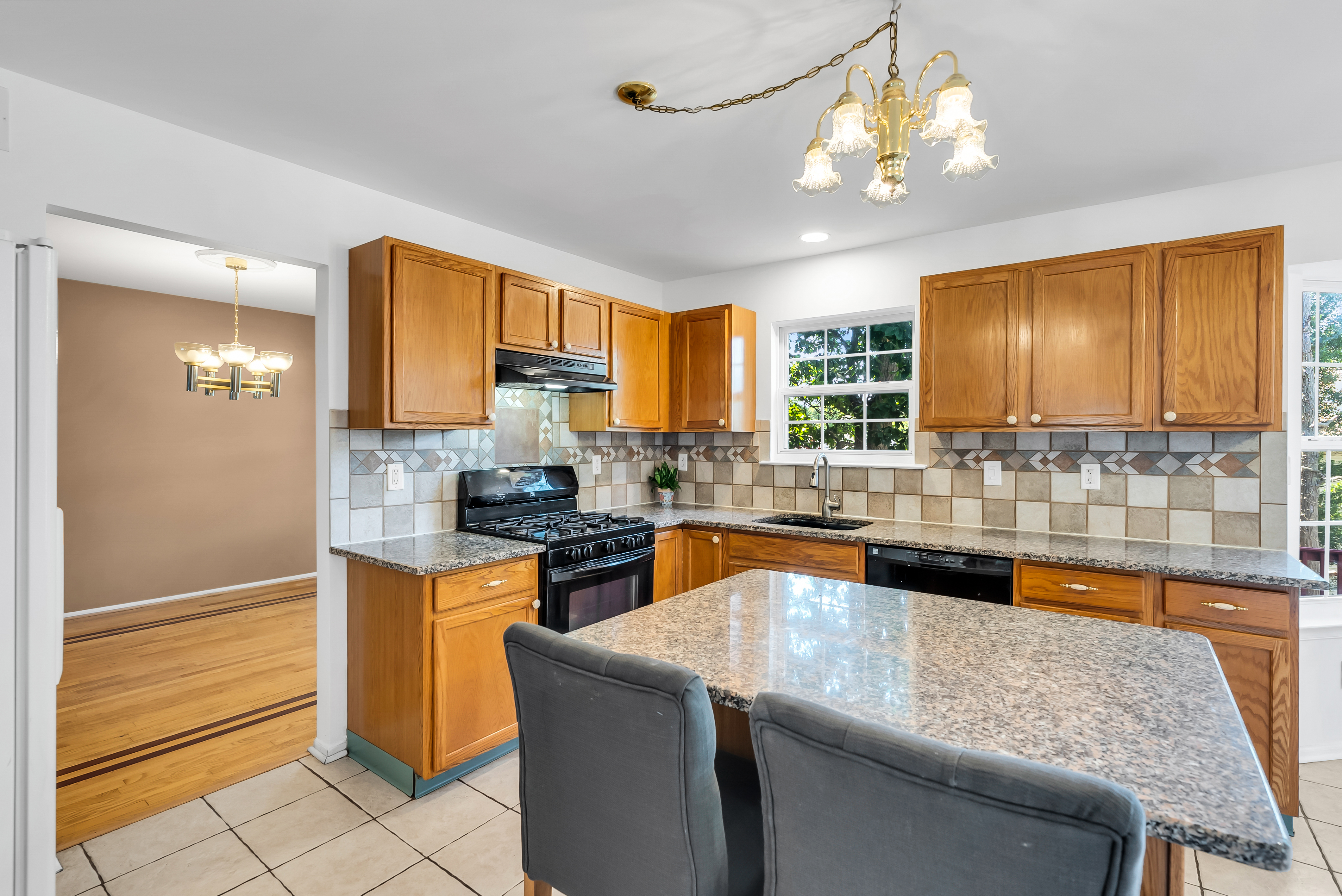  Woodland Hills Colonial Opportunity - 物件實景