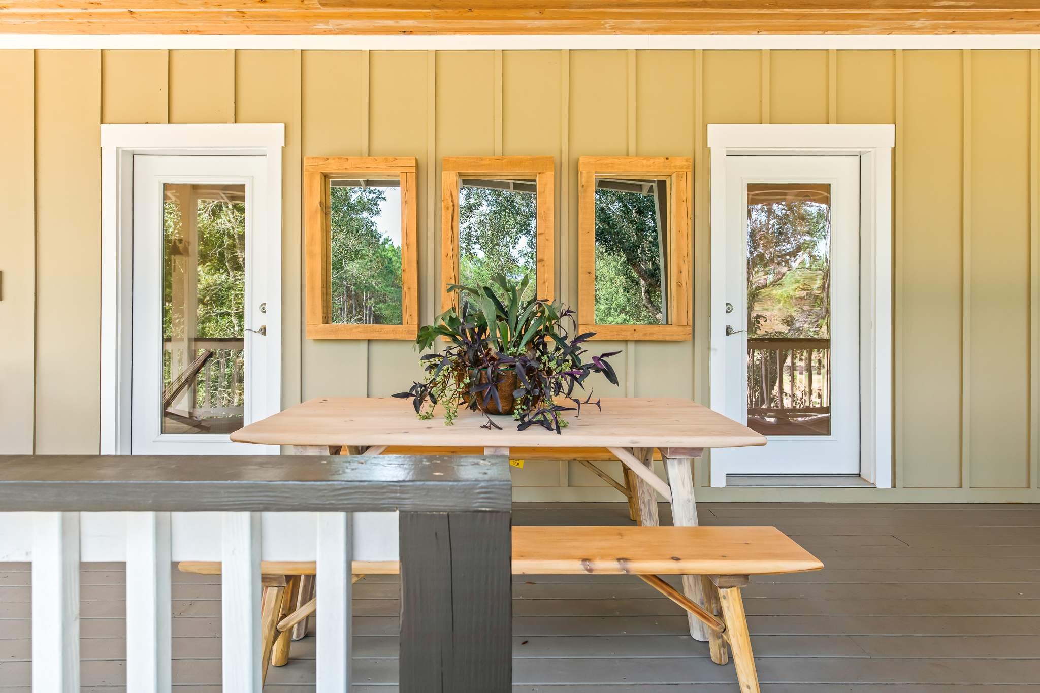  Furnished Coastal Retreat on Over an Acre with Pickleball Court - 物件實景