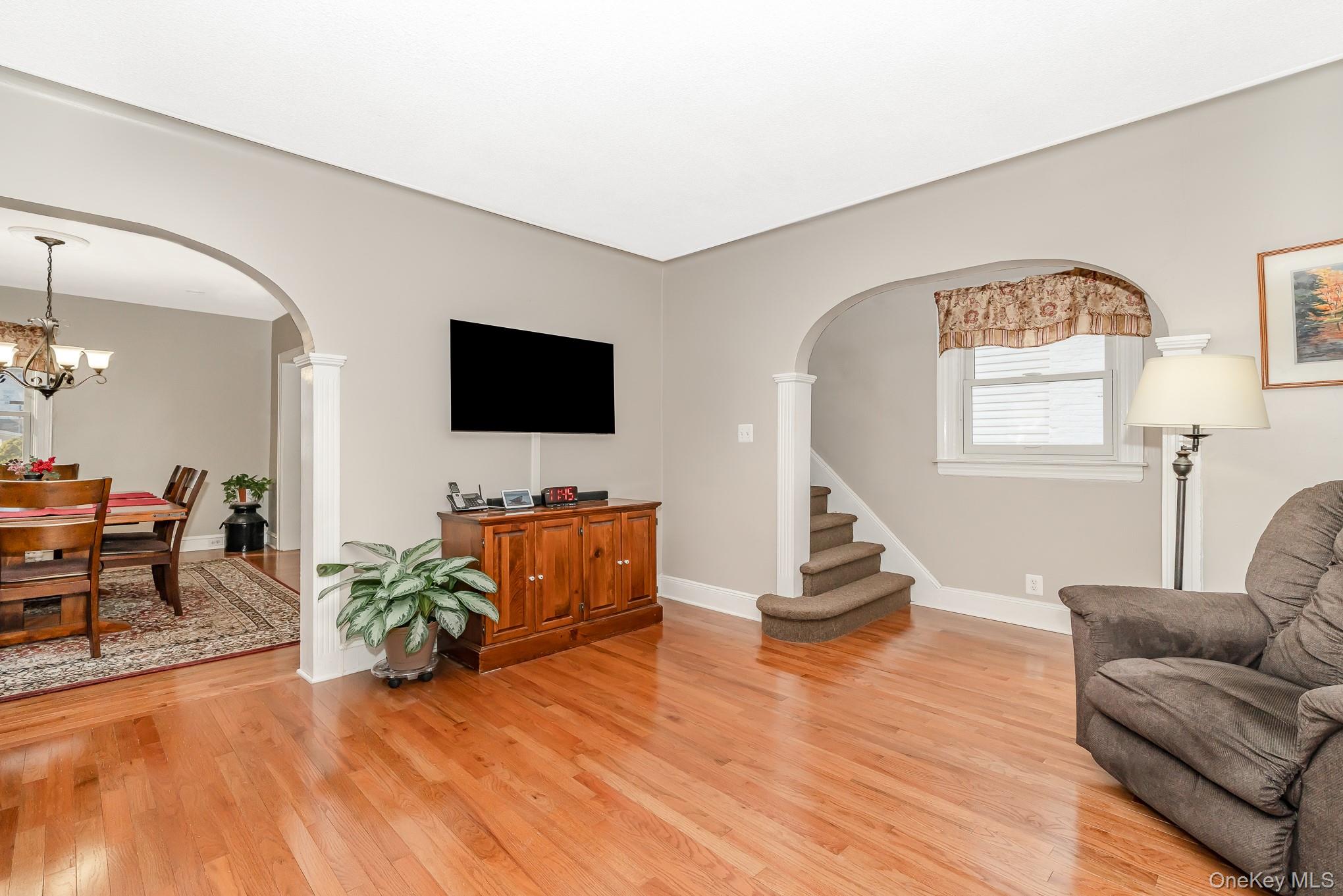 Mineola, New York, 11501, United States, 4 Bedrooms Bedrooms, ,2 BathroomsBathrooms,Residential,For Sale,2005697