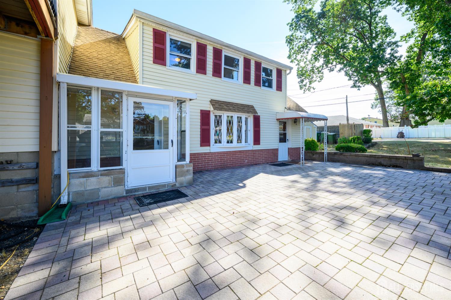 Edison, New Jersey, 08817, United States, 3 Bedrooms Bedrooms, ,2 BathroomsBathrooms,Residential,For Sale,1958154