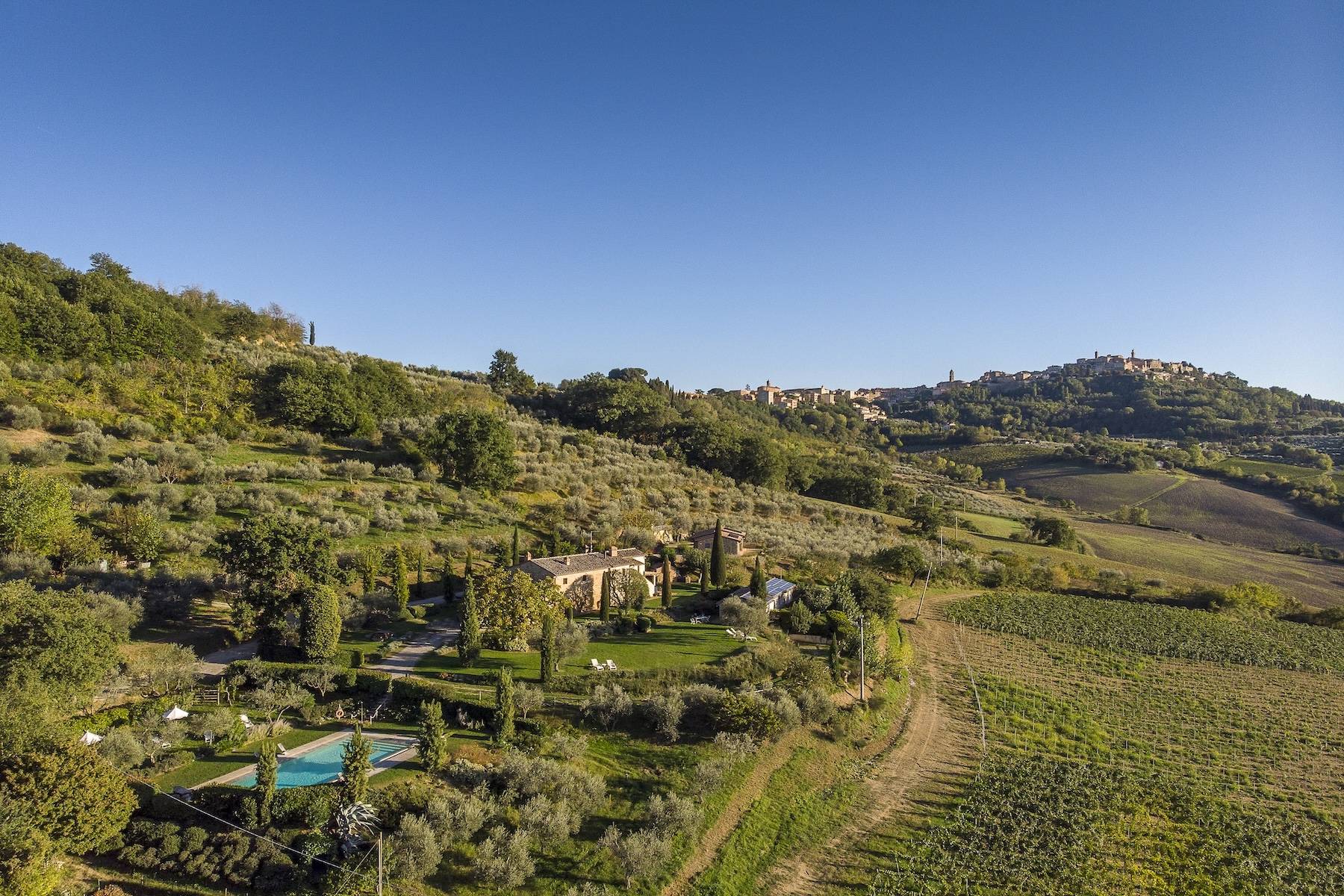  Stunning Panoramic Estate Just Outside Montepulciano
or - 物件實景