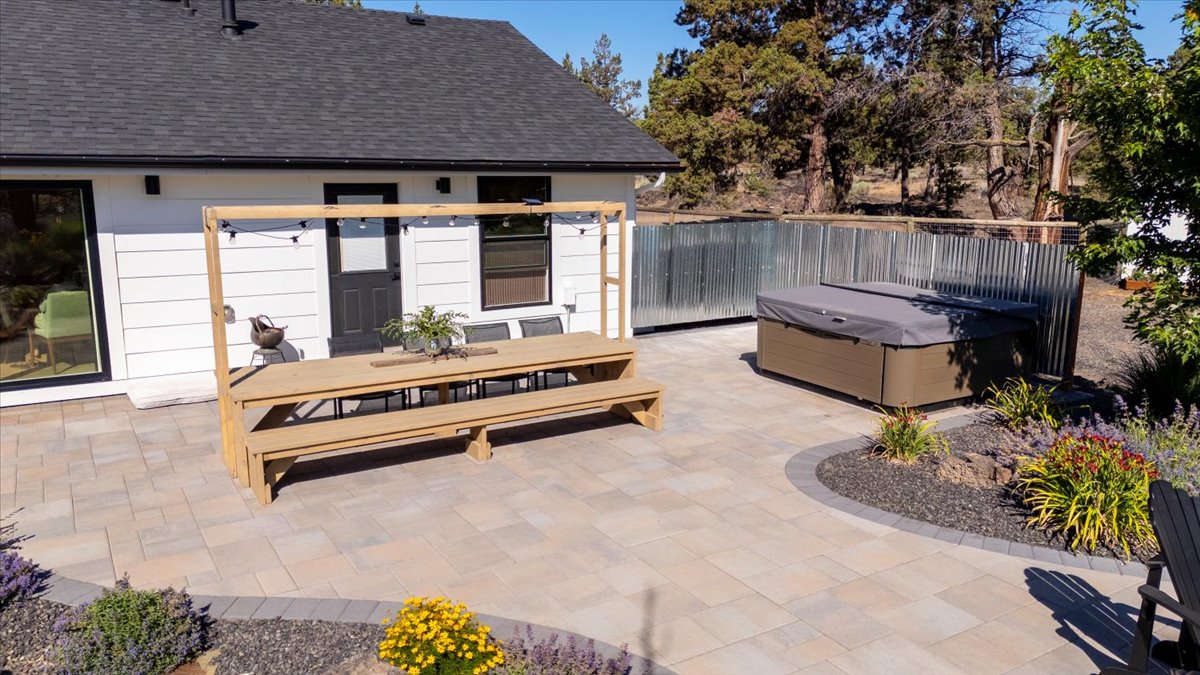 Redmond, Oregon, 97756, United States, 4 Bedrooms Bedrooms, ,3 BathroomsBathrooms,Residential,For Sale,1901092