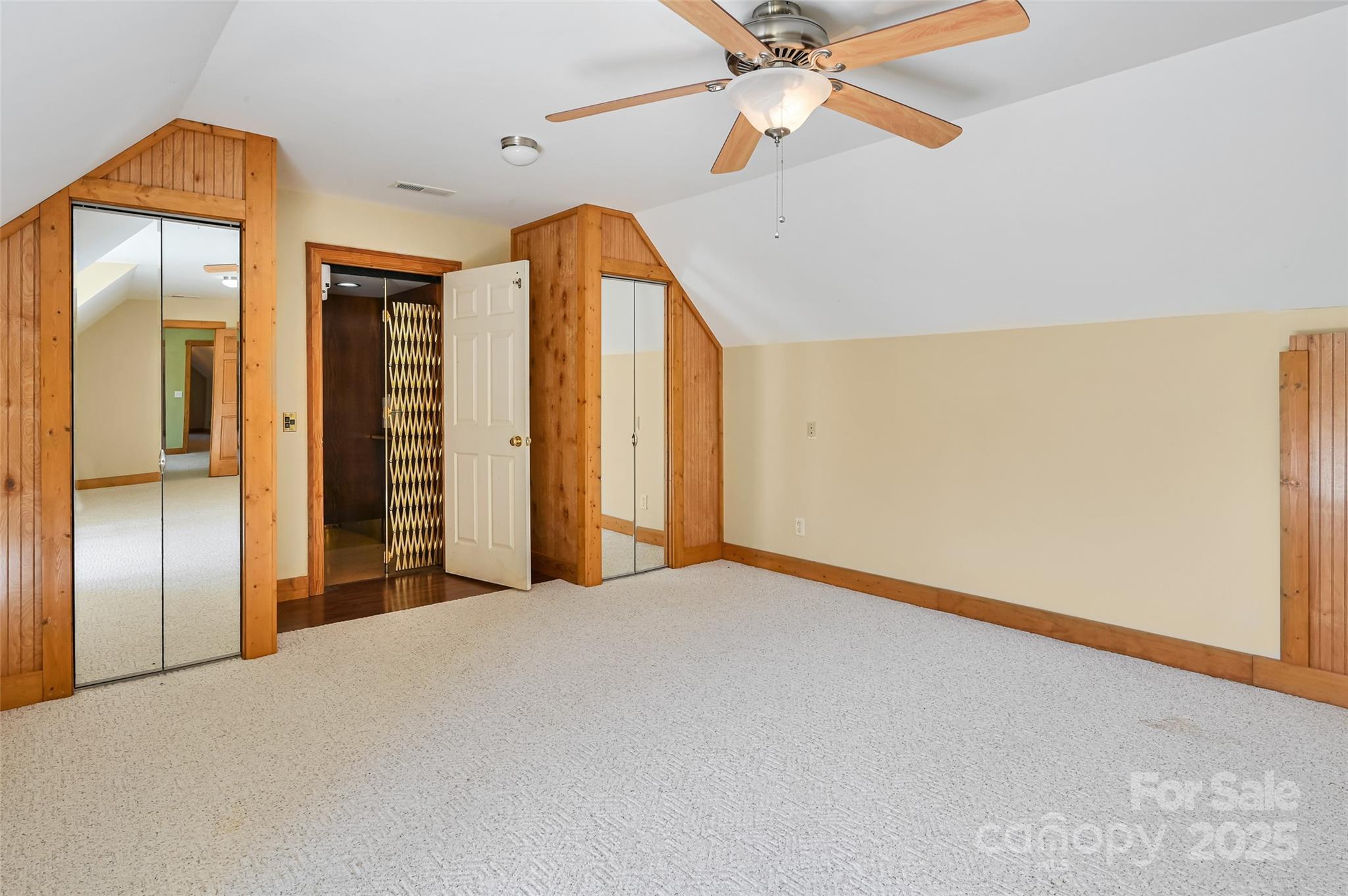 Hendersonville, North Carolina, 28792, United States, 3 Bedrooms Bedrooms, ,3 BathroomsBathrooms,Residential,For Sale,1958390