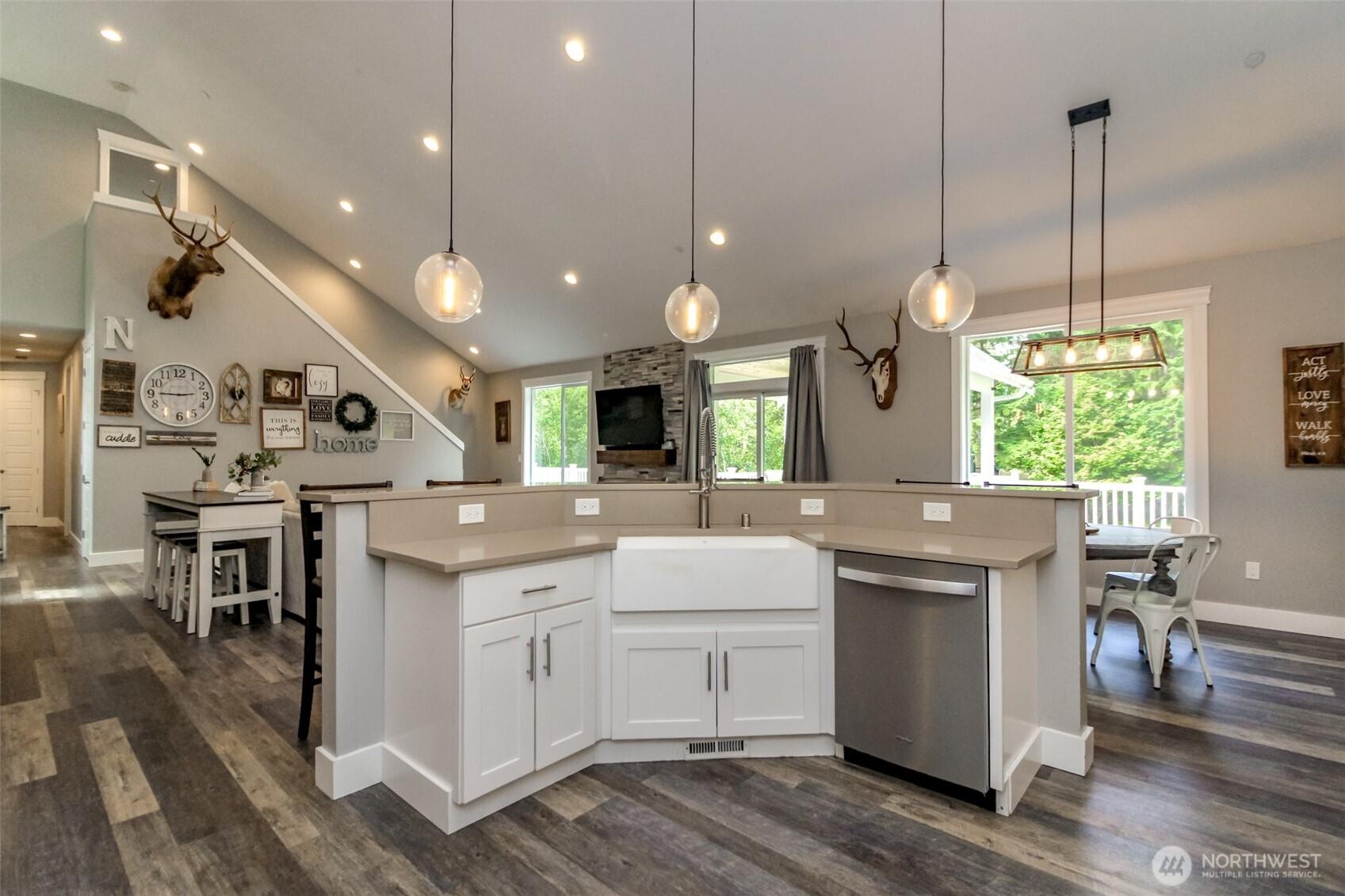 MAPLE VALLEY, Washington, 98038, United States, 3 Bedrooms Bedrooms, ,3 BathroomsBathrooms,Residential,For Sale,1947059