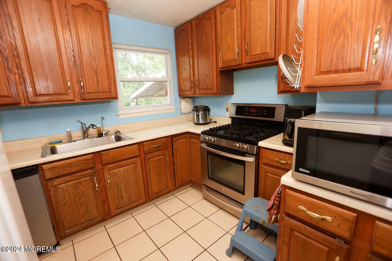 Middletown, New Jersey, 07748, United States, 3 Bedrooms Bedrooms, ,2 BathroomsBathrooms,Residential,For Sale,1921139