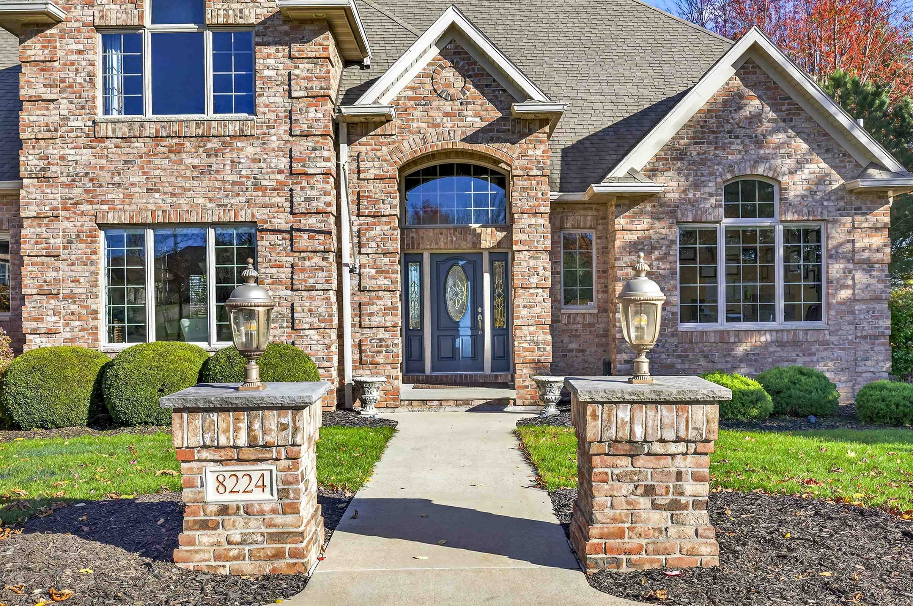 NEENAH, Wisconsin, 54956, United States, 5 Bedrooms Bedrooms, ,6 BathroomsBathrooms,Residential,For Sale,1992991