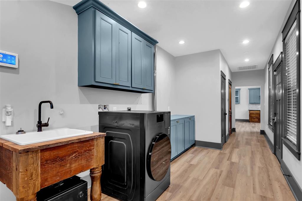 Dequincy, Louisiana, 70633, United States, 5 Bedrooms Bedrooms, ,4 BathroomsBathrooms,Residential,For Sale,1984141