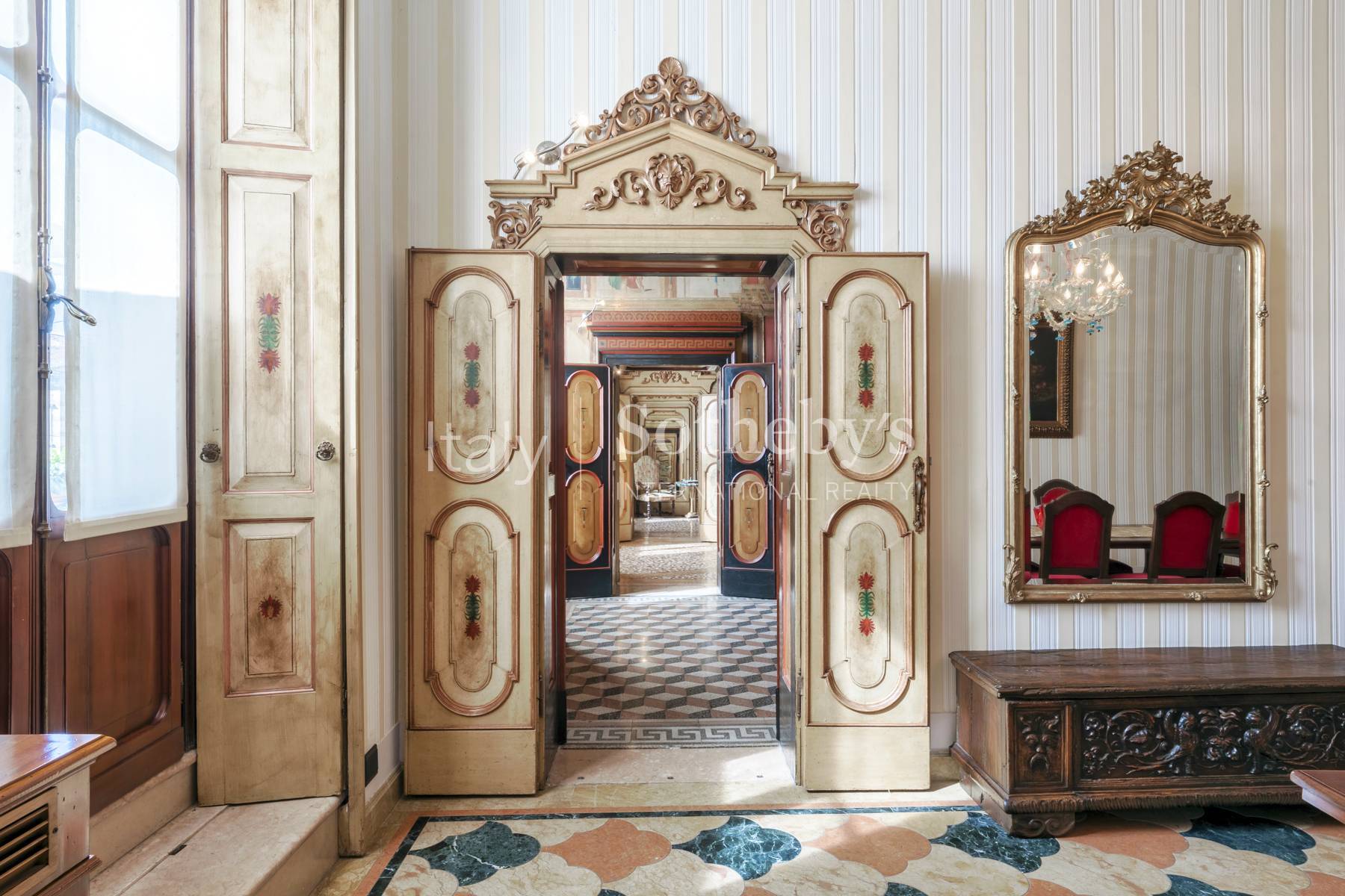  Iconic frescoed residence with terrace in Piazza delle Erbe - 物件實景