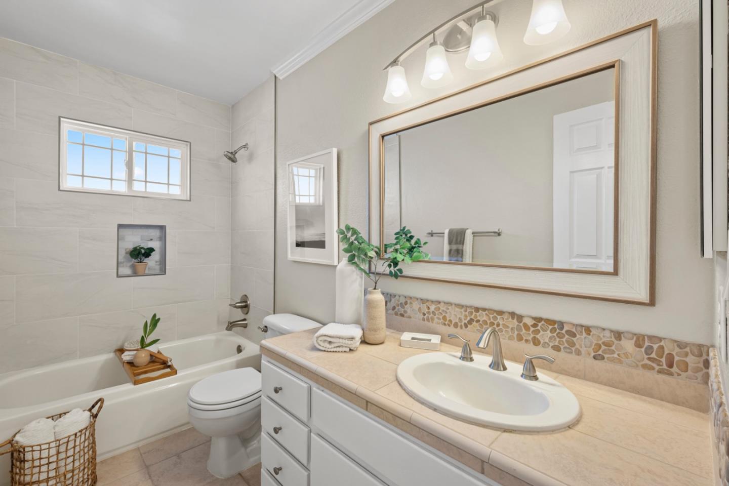 Morgan Hill, California, 95037, United States, 5 Bedrooms Bedrooms, ,3 BathroomsBathrooms,Residential,For Sale,1934202