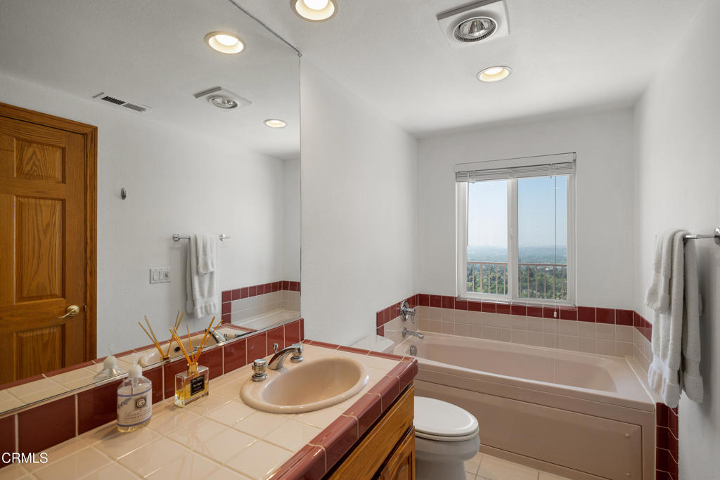 Altadena, California, 91001, United States, 5 Bedrooms Bedrooms, ,6 BathroomsBathrooms,Residential,For Sale,1989048