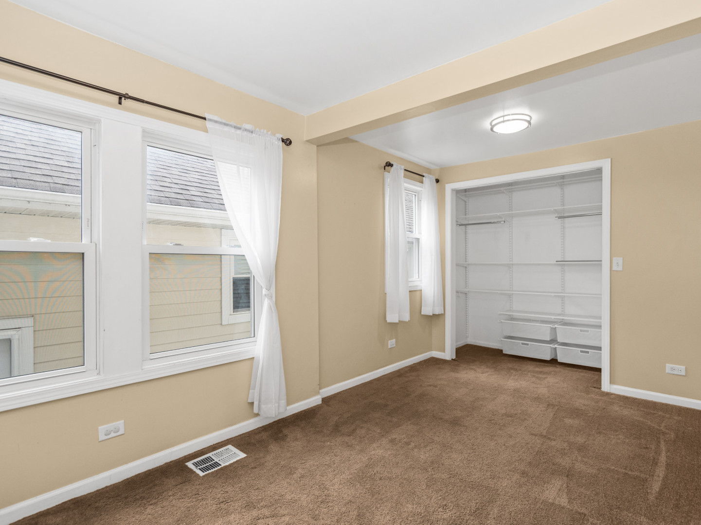 Evanston, Illinois, 60201, United States, 5 Bedrooms Bedrooms, ,3 BathroomsBathrooms,Residential,For Sale,1908877