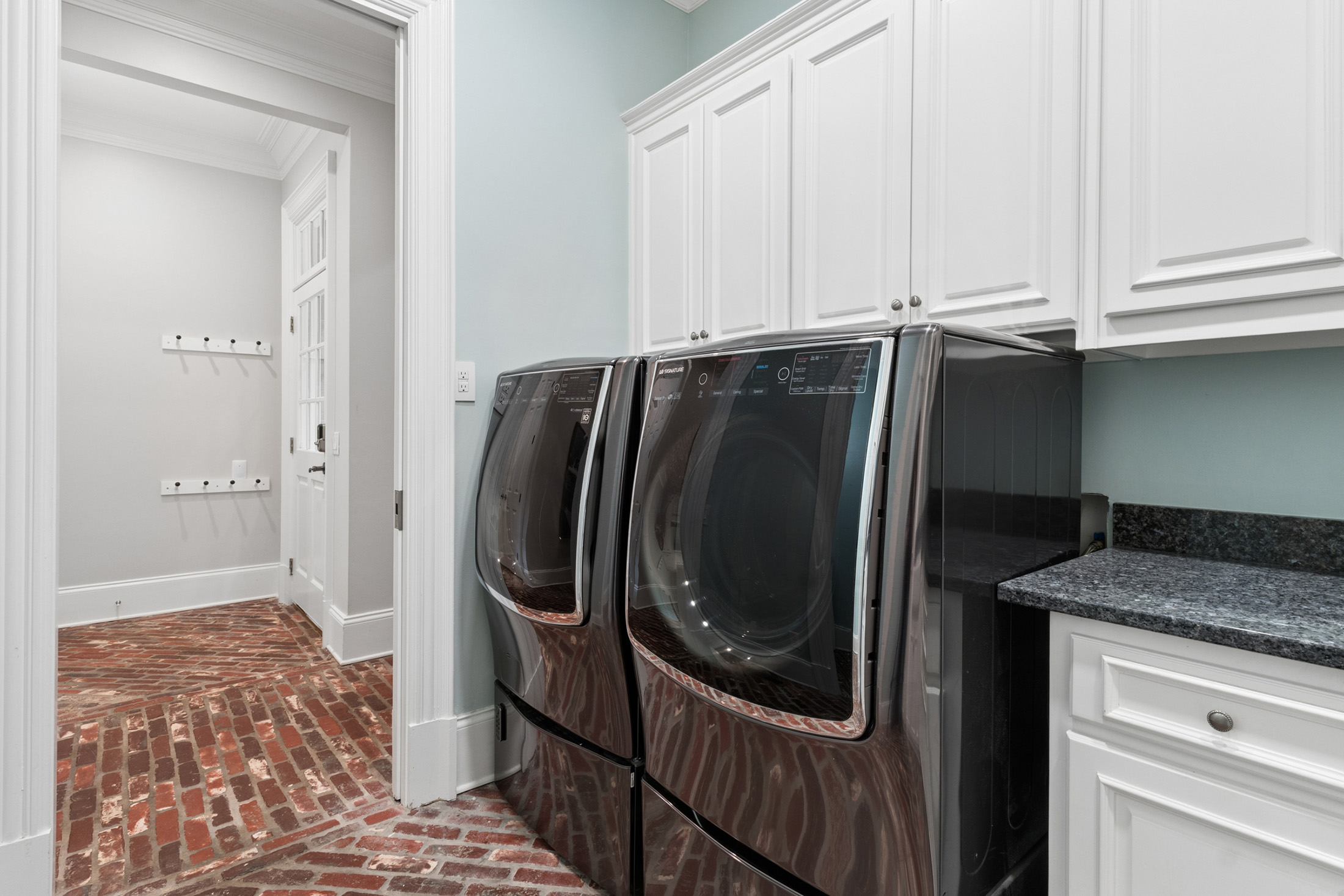  Timeless Design, Privacy, and Exceptional Outdoor Living in Sandy Springs - 物件實景