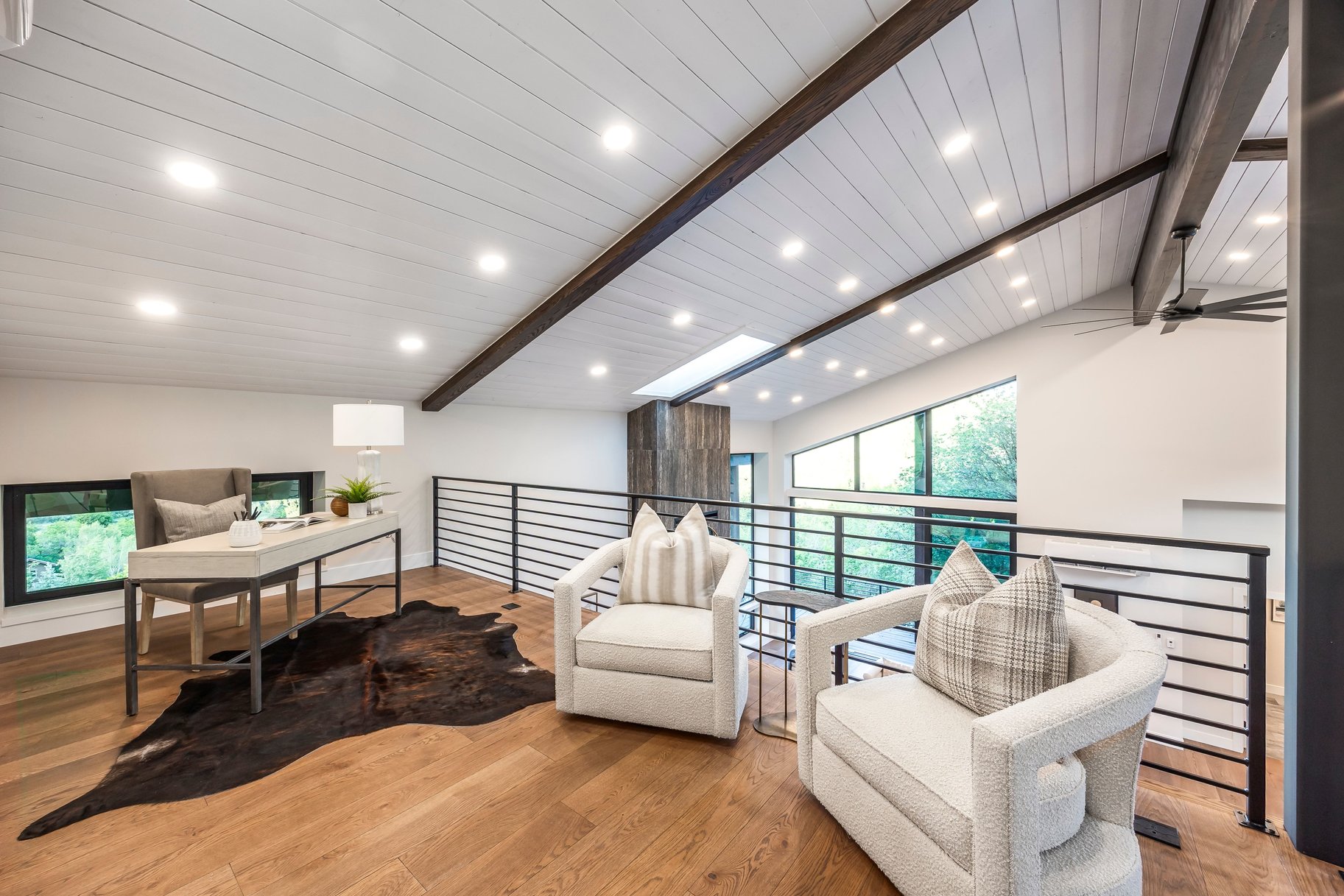  Full Scale Rebuild with Amazing Outdoor Spaces and Views - 物件實景